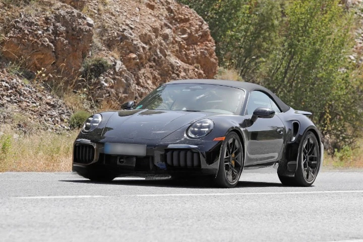 Porsche представила гібрид 911 Turbo Convertible