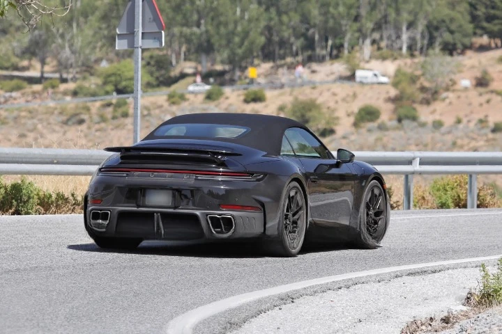 Porsche представила гібрид 911 Turbo Convertible