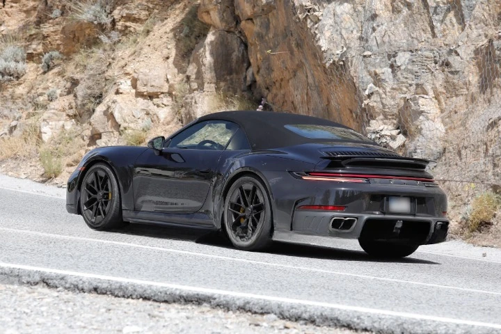 Porsche представила гібрид 911 Turbo Convertible