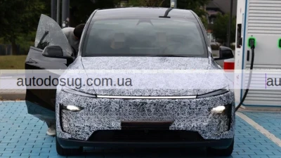 Tesla тестує Model Y з подовженою колісною базою в Європі