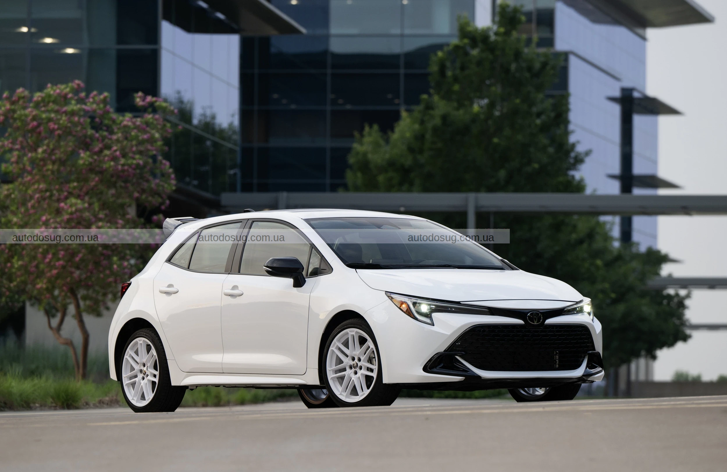 Toyota Corolla демонструє ретро-стиль, нові технології та доступну ціну