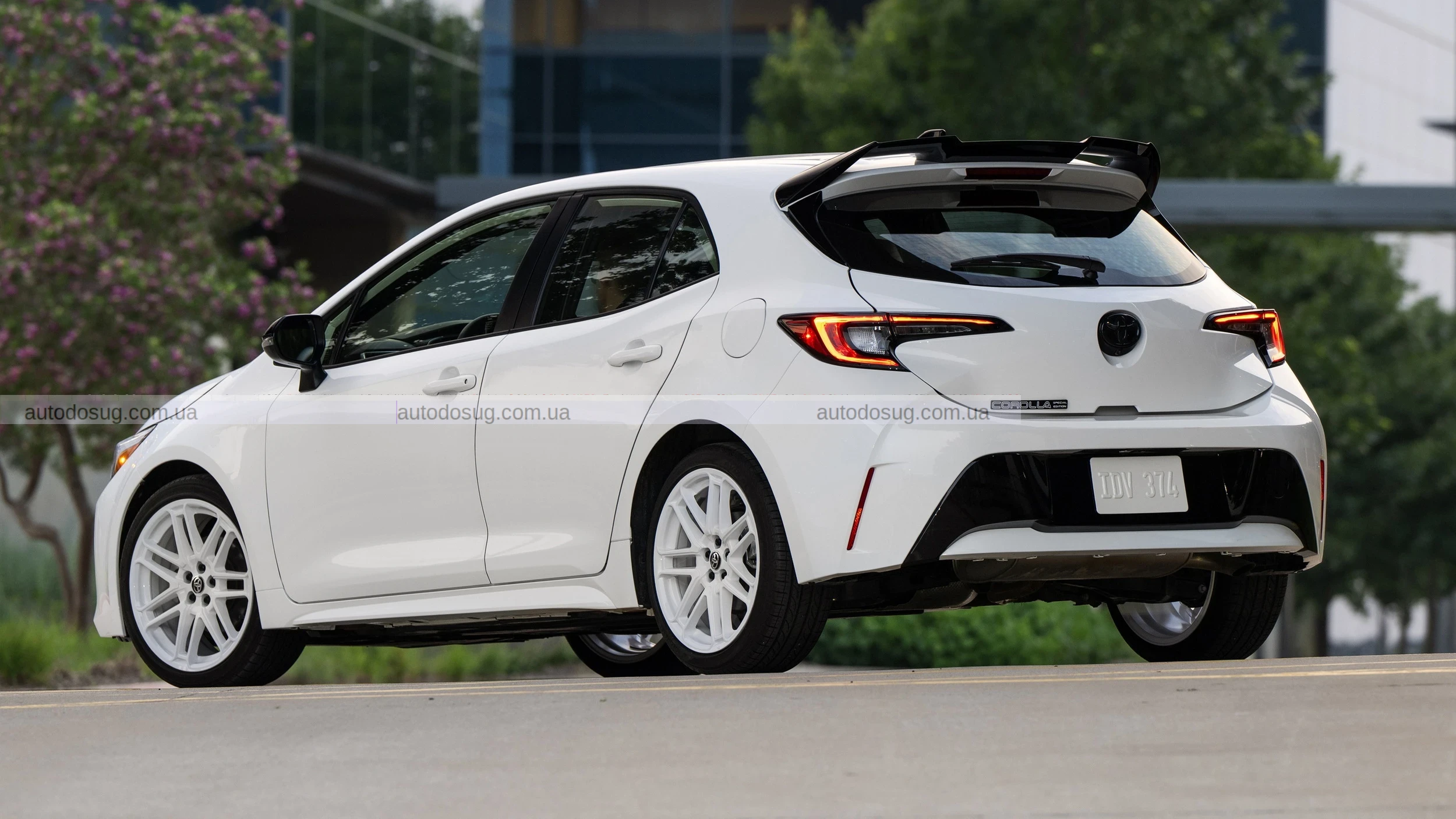 Toyota Corolla демонструє ретро-стиль, нові технології та доступну ціну