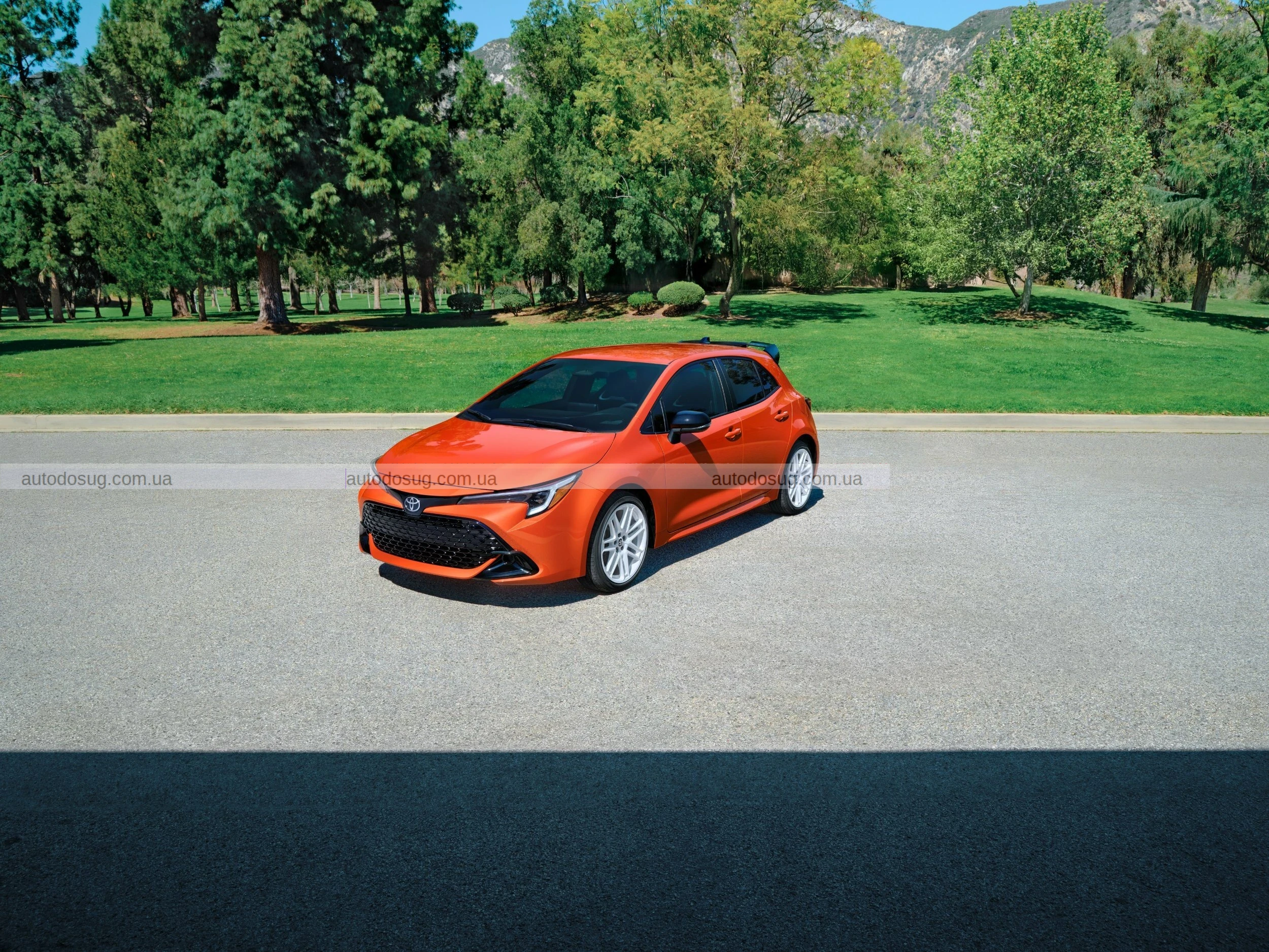 Toyota Corolla демонструє ретро-стиль, нові технології та доступну ціну