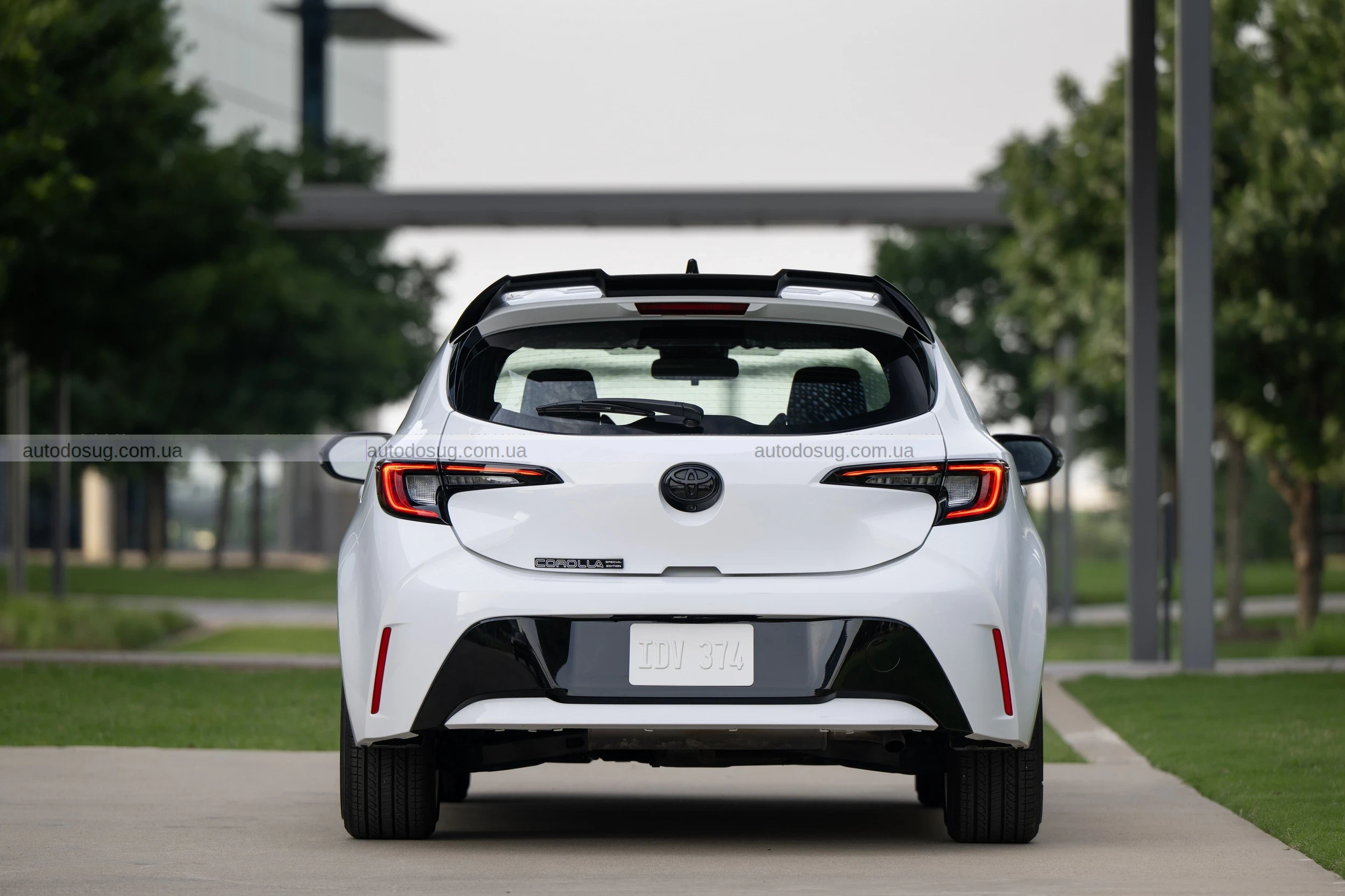 Toyota Corolla демонструє ретро-стиль, нові технології та доступну ціну