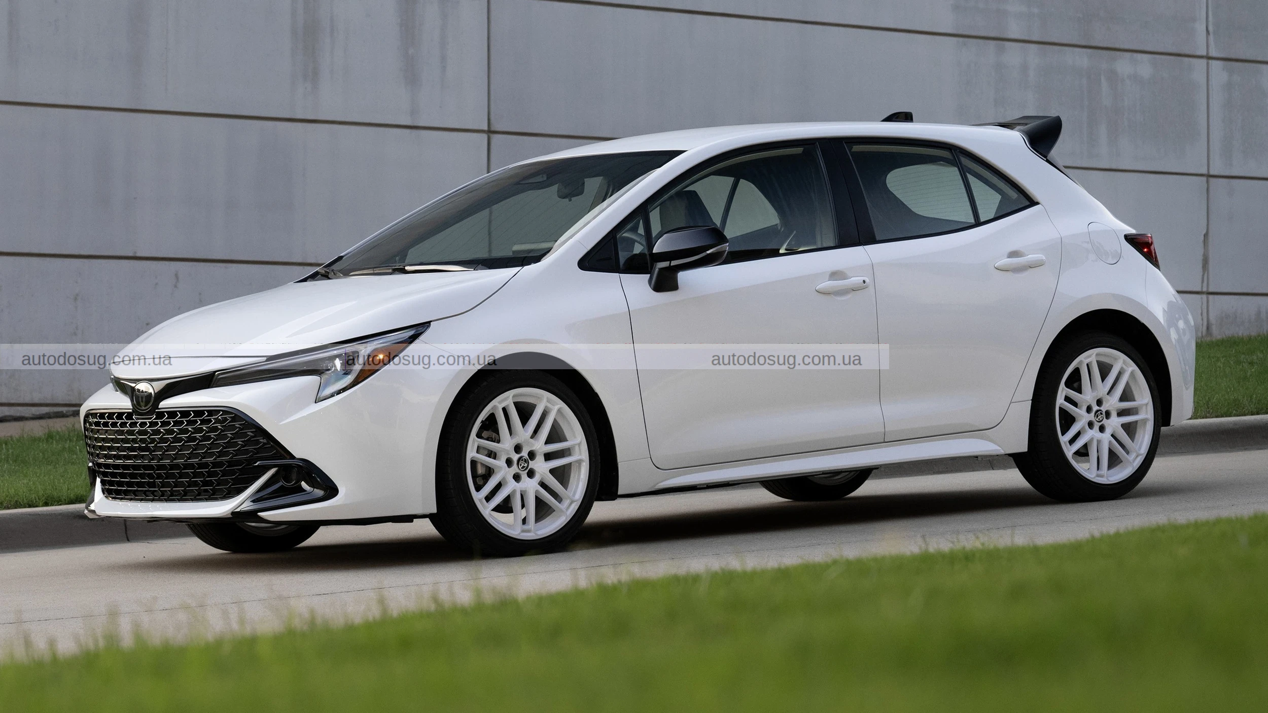 Toyota Corolla демонструє ретро-стиль, нові технології та доступну ціну