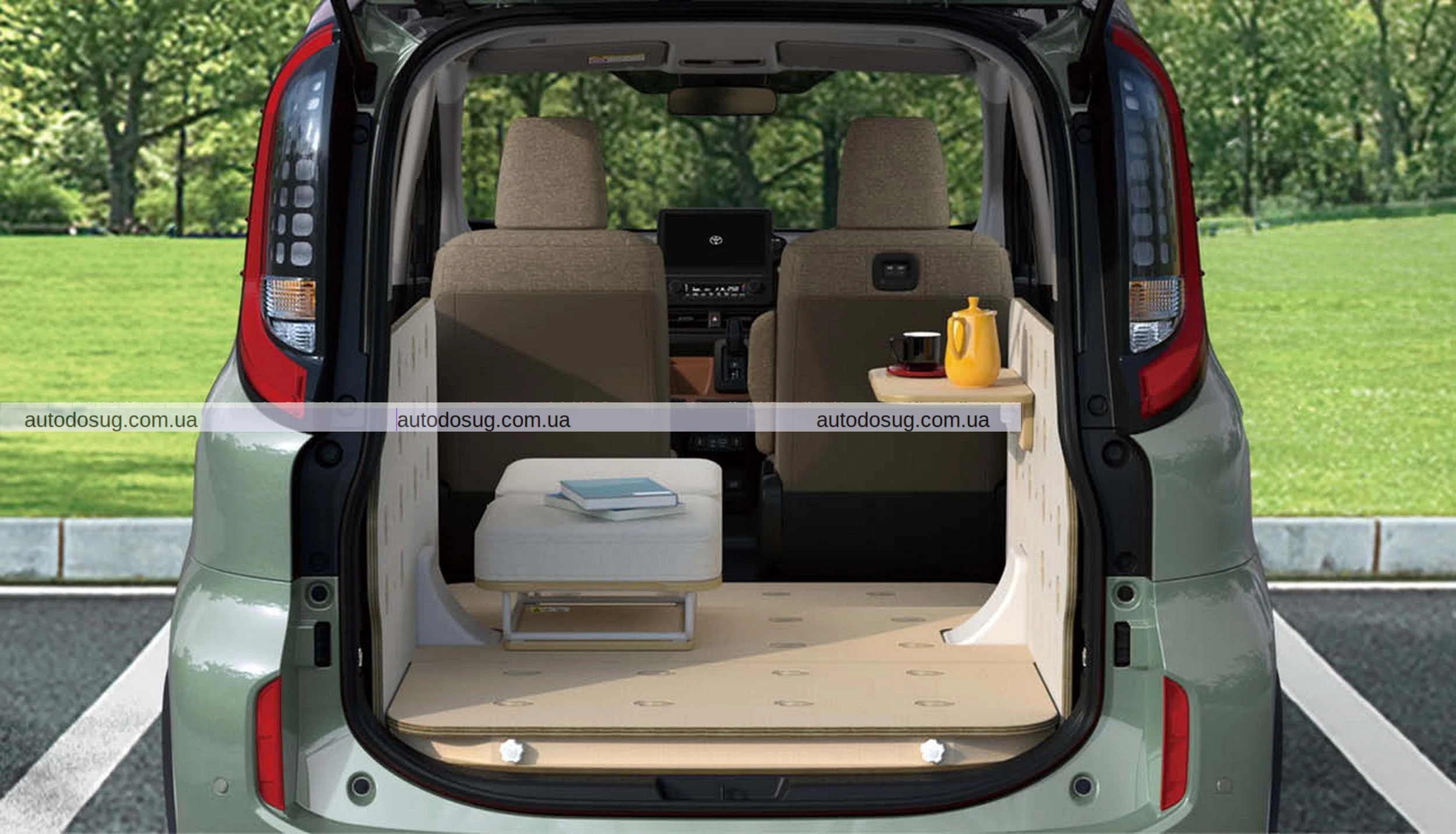 Toyota Sienta Juno має вітальню, офіс або спальню ззаду