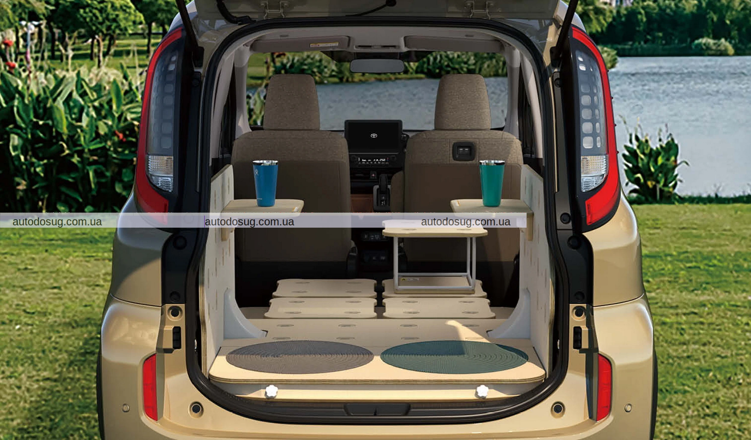 Toyota Sienta Juno має вітальню, офіс або спальню ззаду