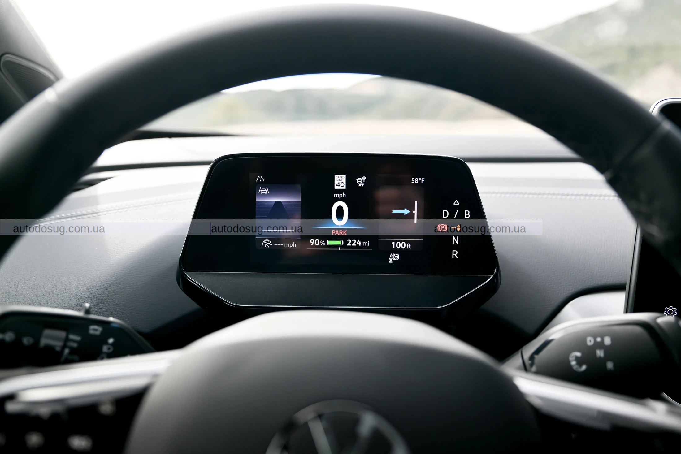 Водії Volkswagen ID.4 кажуть, що бояться торкатися керма