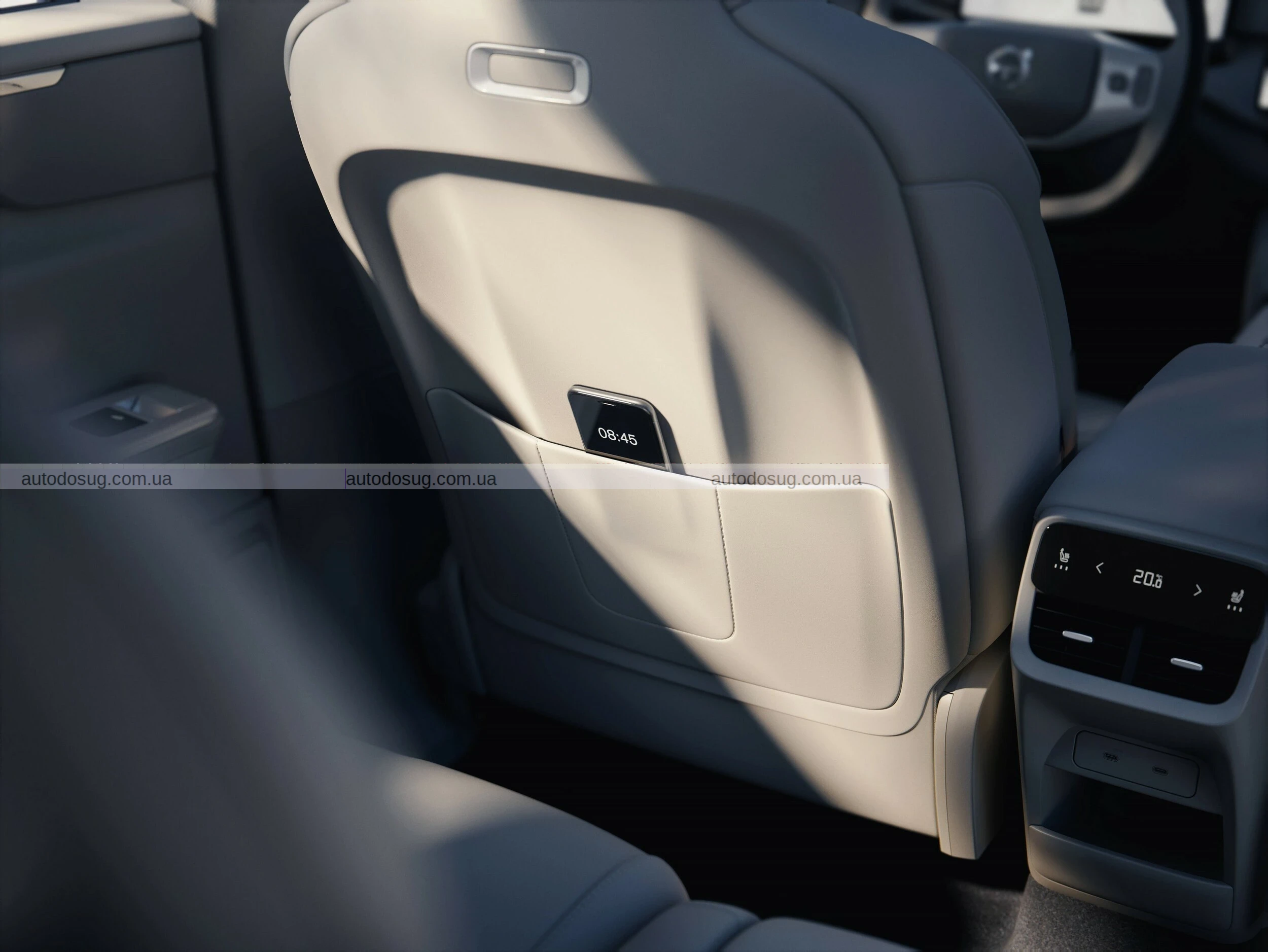 Volvo XC70 повертається як шикарний гібридний кросовер із підзарядкою