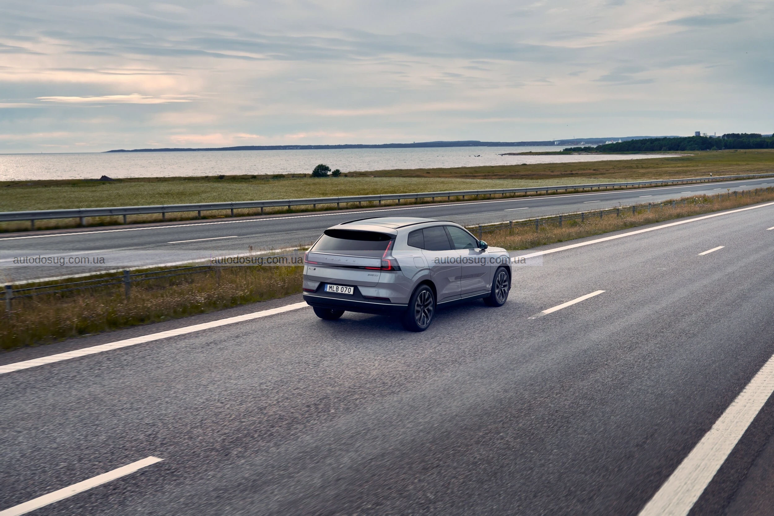 Volvo XC70 повертається як шикарний гібридний кросовер із підзарядкою