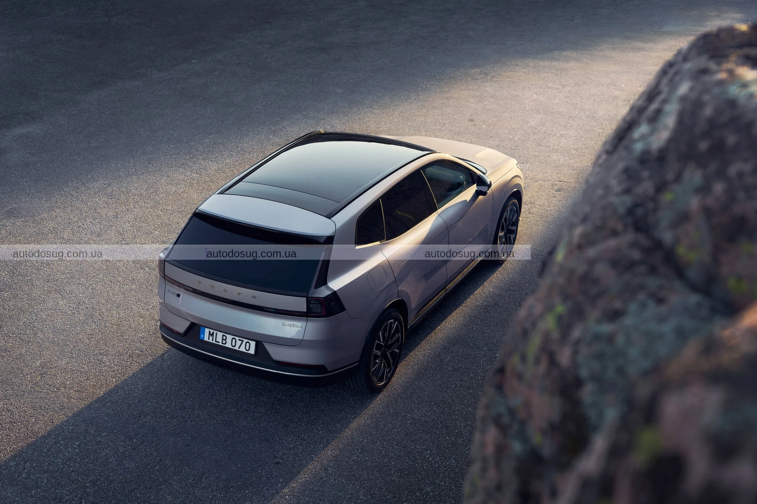 Volvo XC70 повертається як шикарний гібридний кросовер із підзарядкою