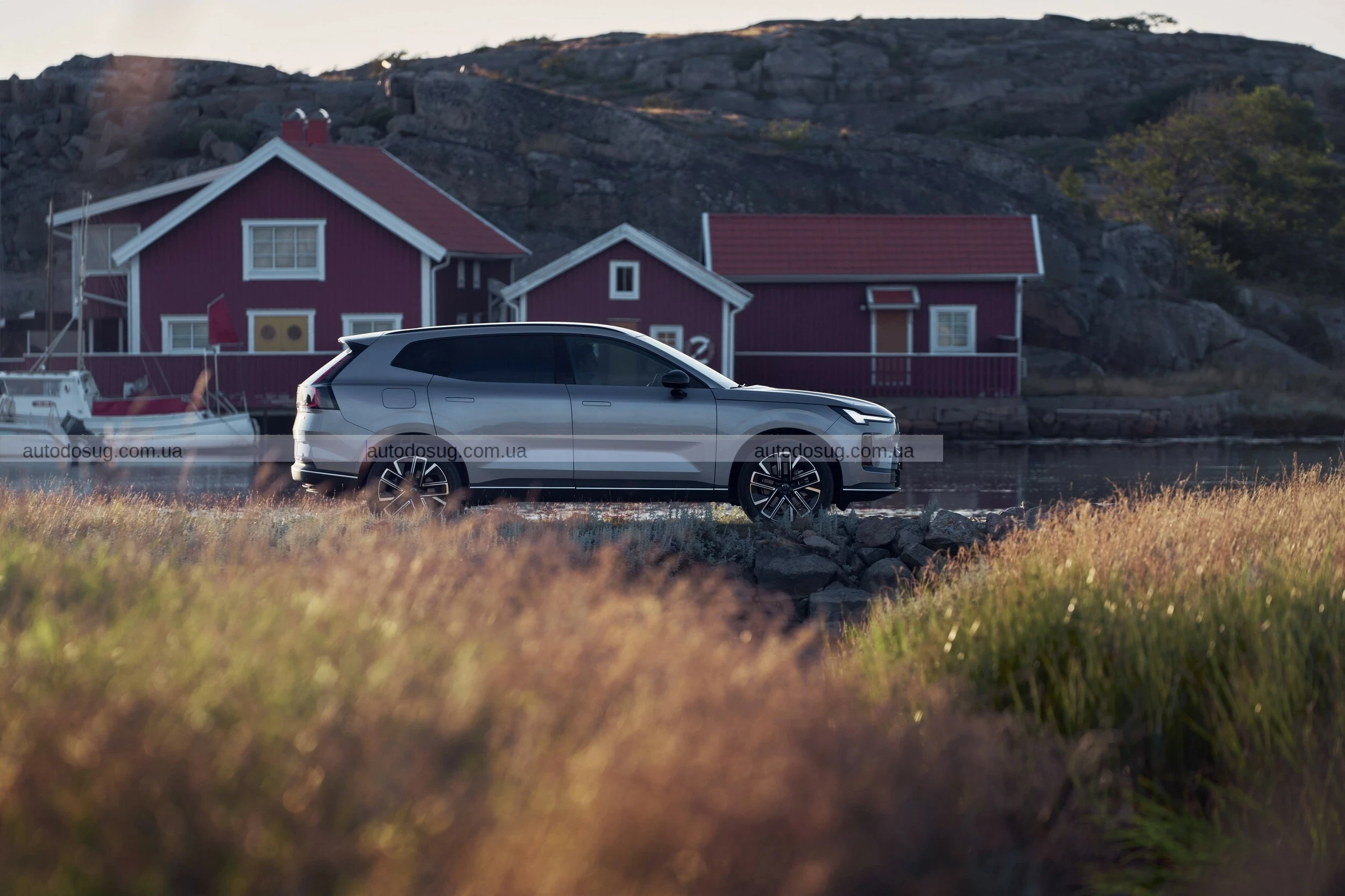 Volvo XC70 повертається як шикарний гібридний кросовер із підзарядкою