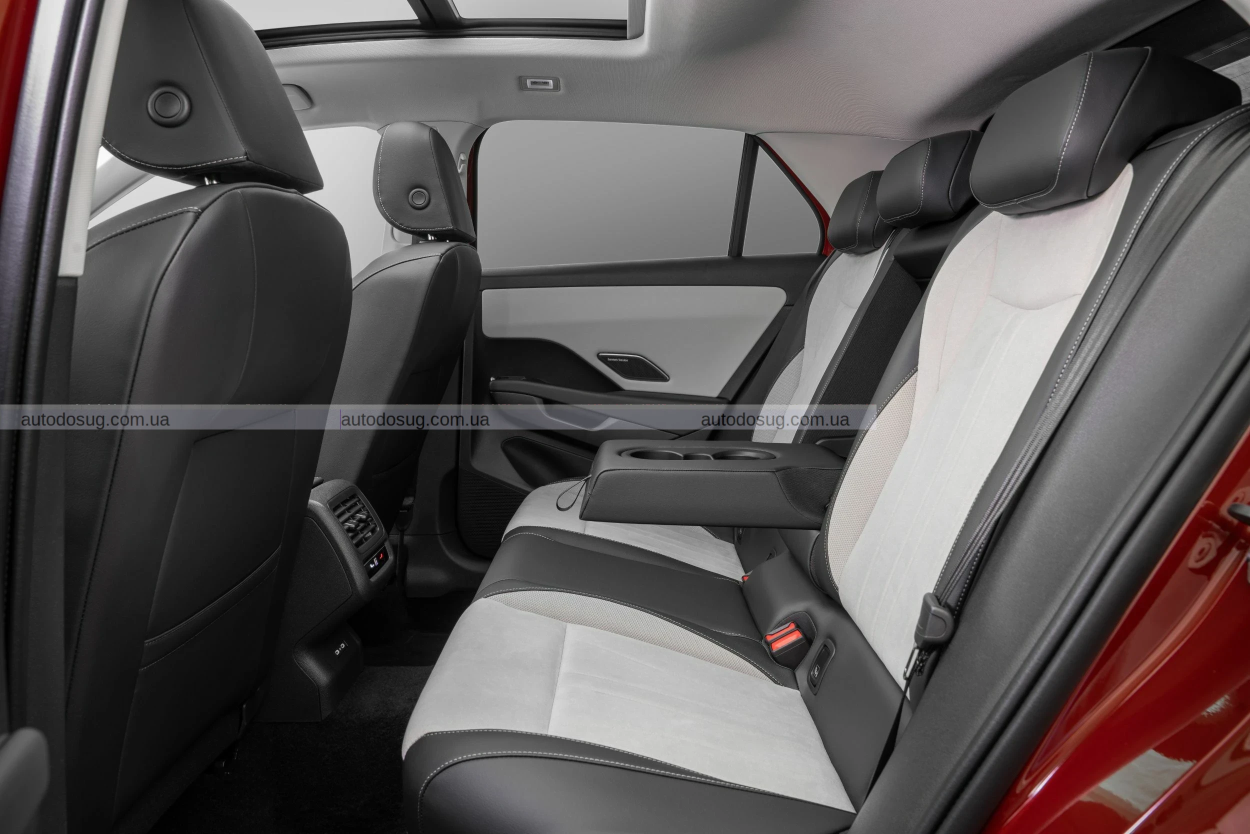 VW представляє найкрутіший гібридний позашляховик T-Roc