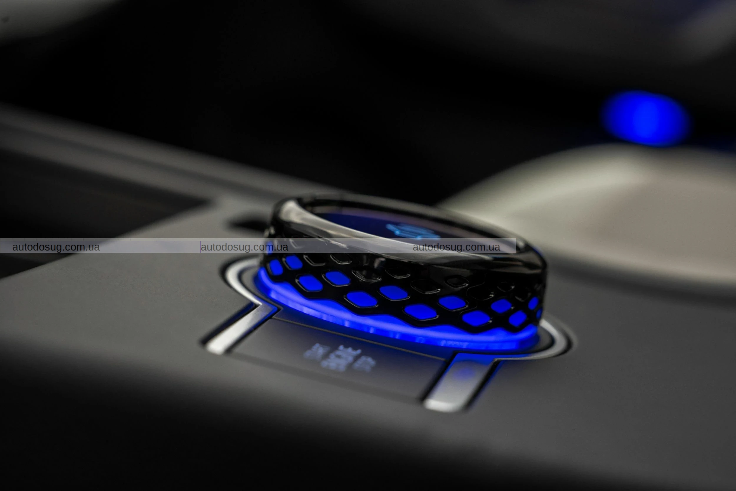 VW представляє найкрутіший гібридний позашляховик T-Roc