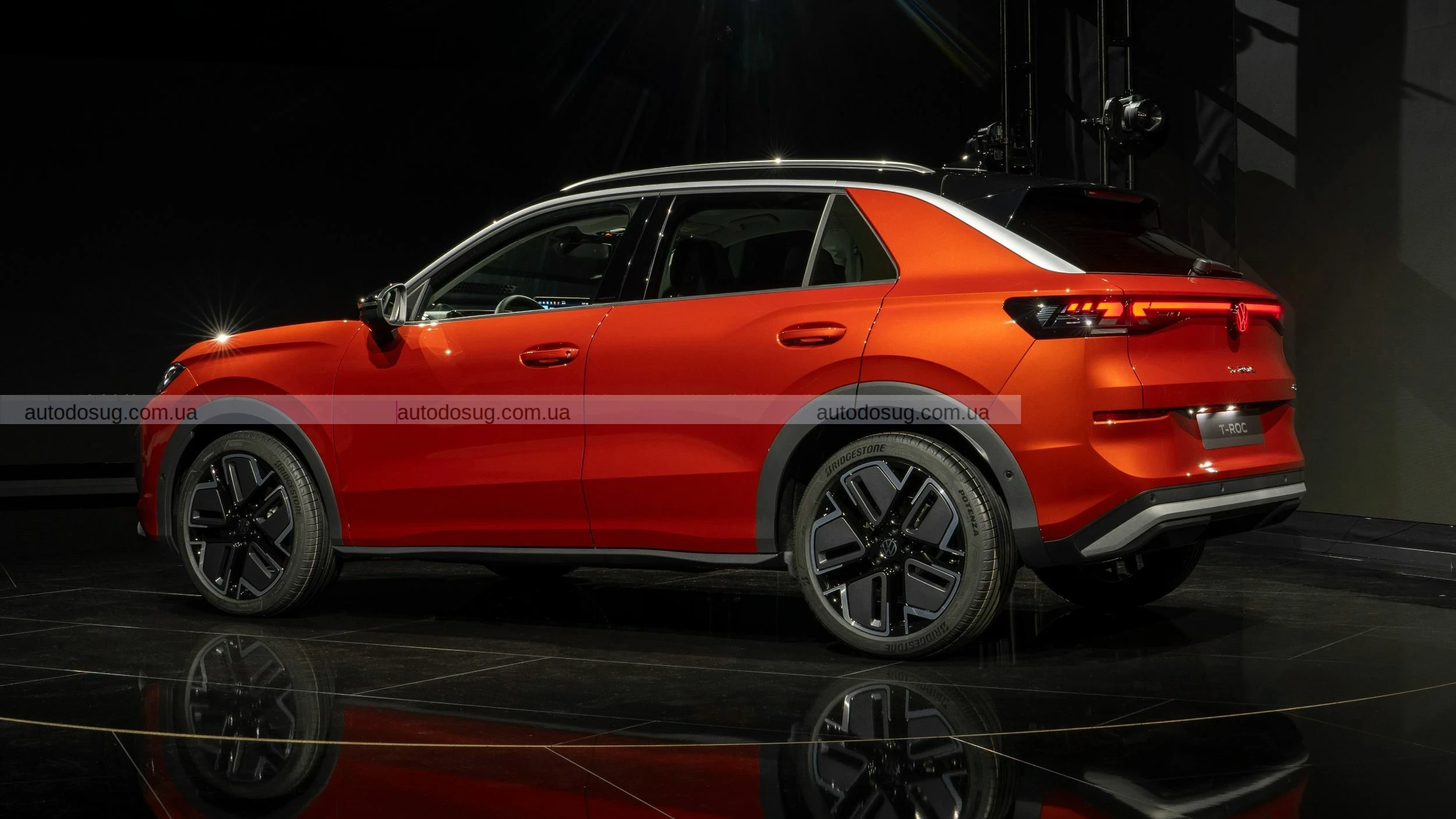 VW представляє найкрутіший гібридний позашляховик T-Roc