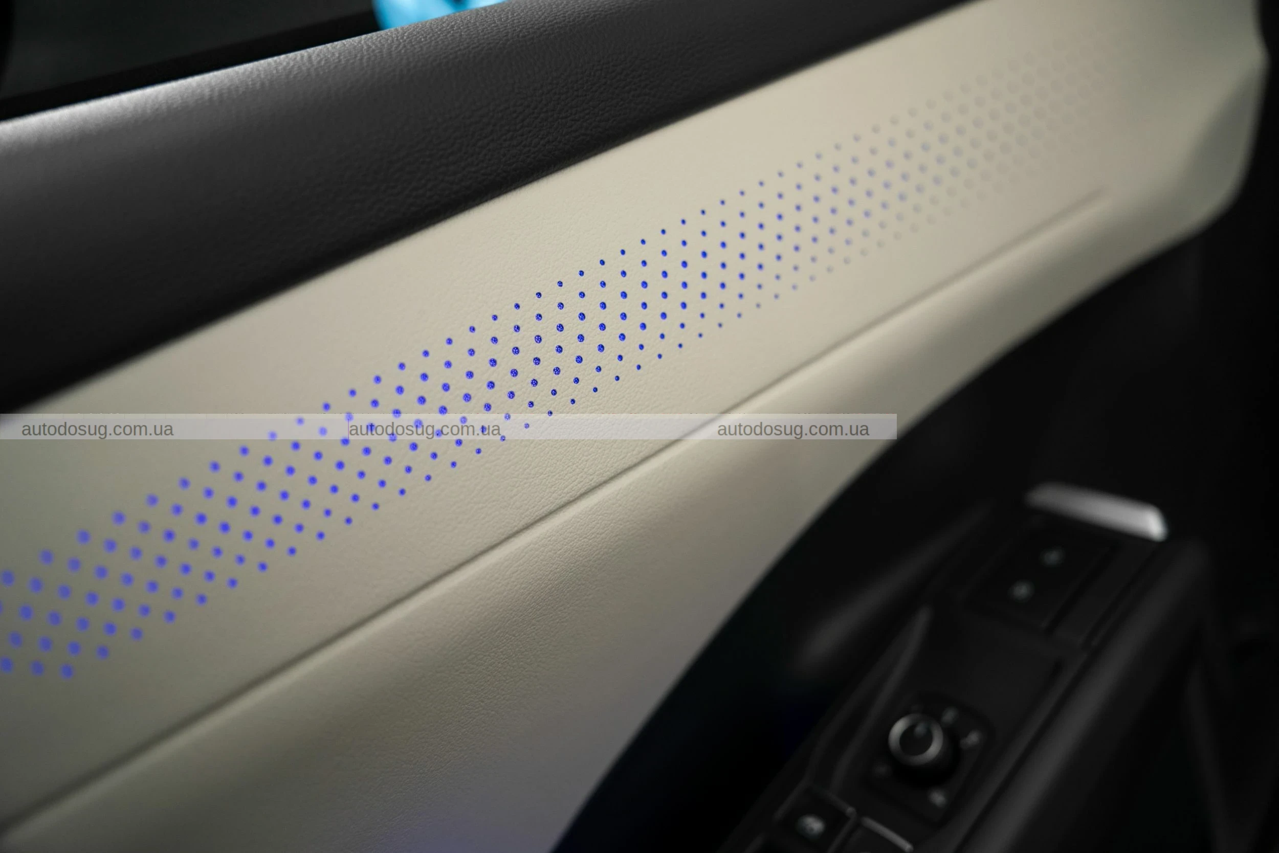 VW представляє найкрутіший гібридний позашляховик T-Roc