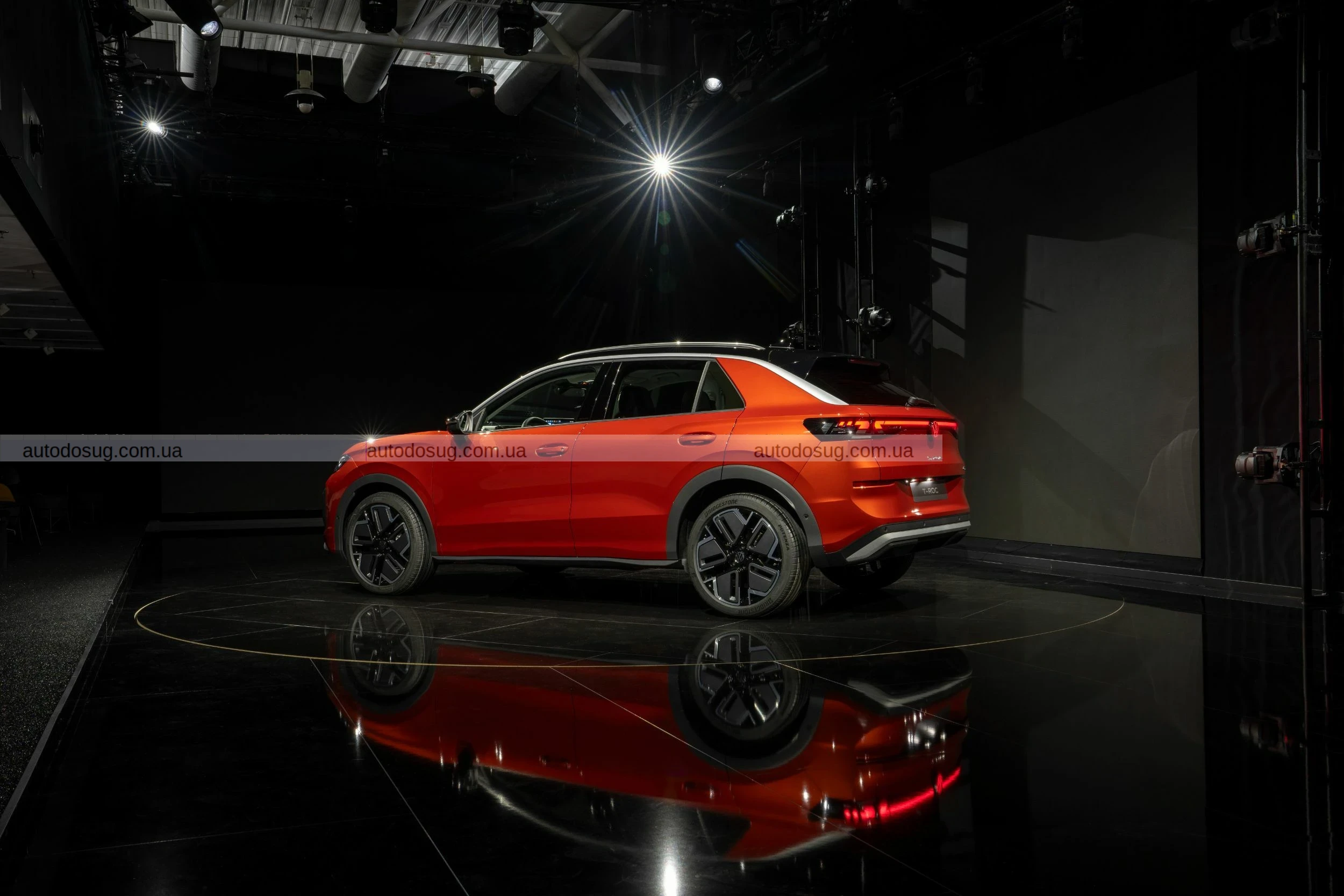 VW представляє найкрутіший гібридний позашляховик T-Roc