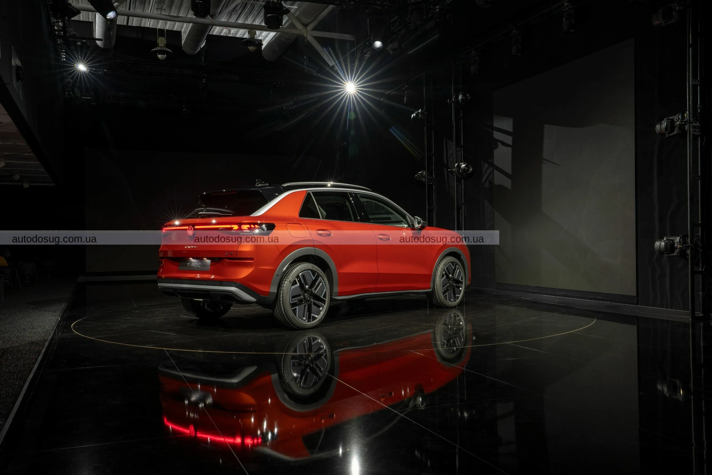 VW представляє найкрутіший гібридний позашляховик T-Roc