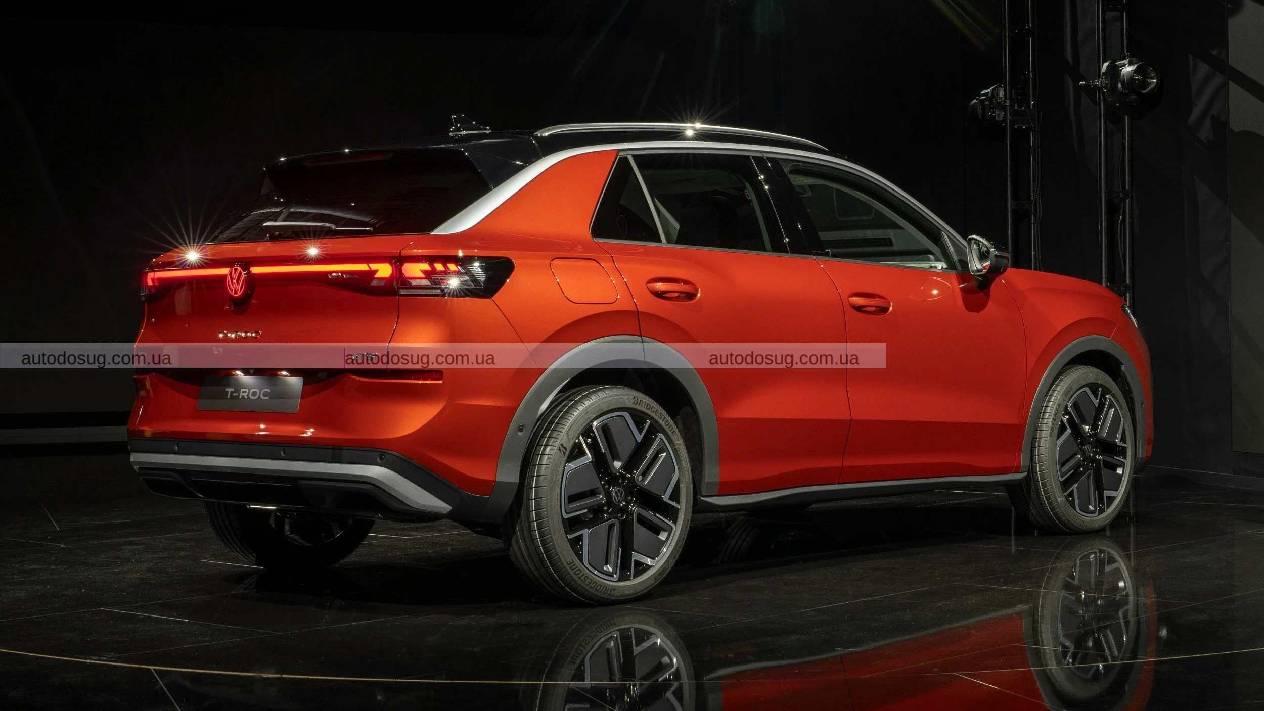 VW представляє найкрутіший гібридний позашляховик T-Roc