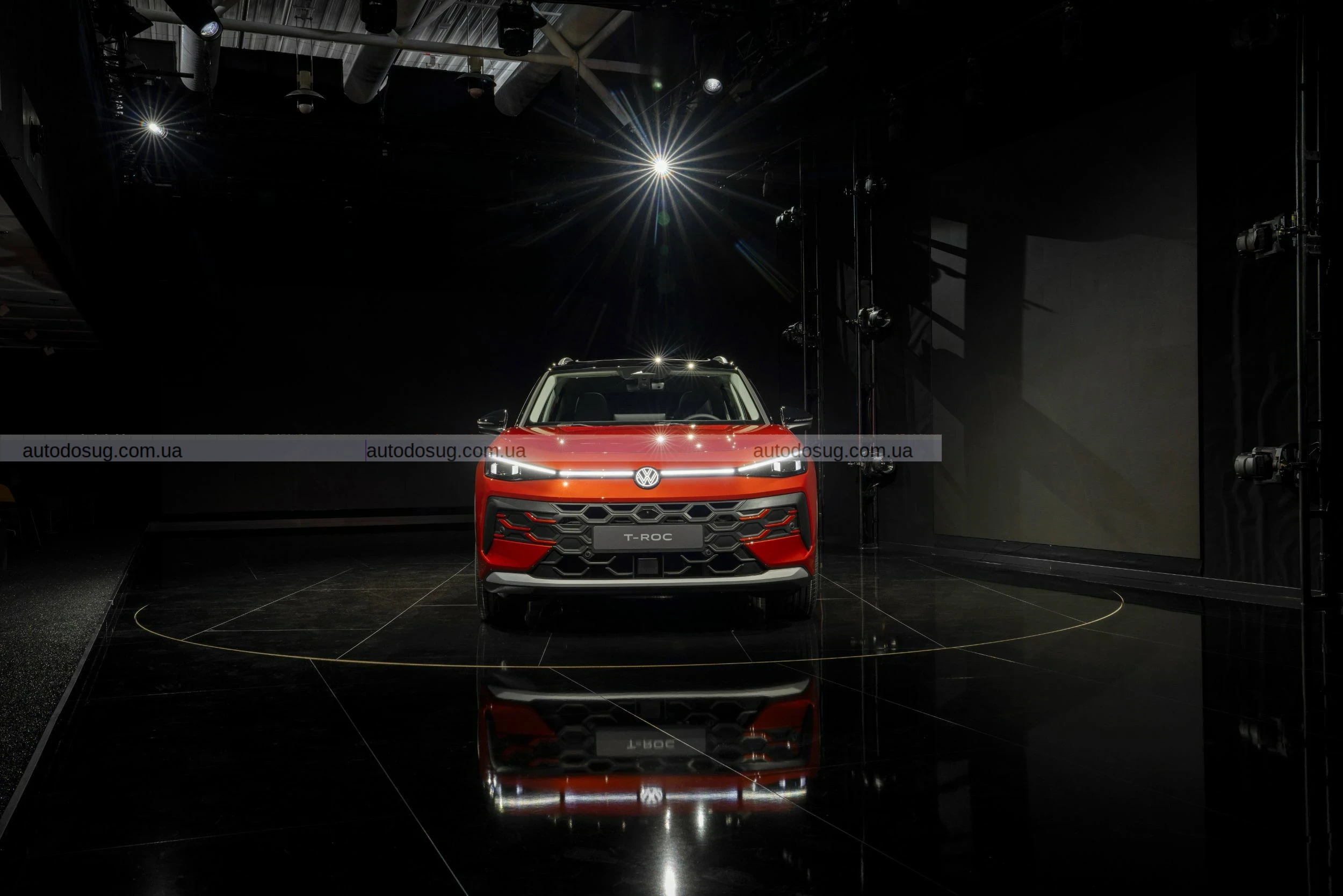 VW представляє найкрутіший гібридний позашляховик T-Roc