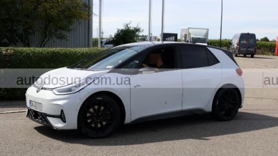 Audi приховує новий e-tron під знайомим Volkswagen