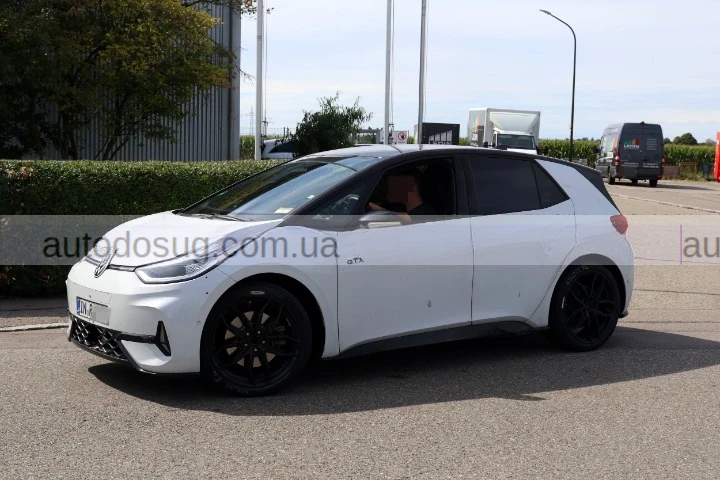 Audi приховує новий e-tron під знайомим Volkswagen