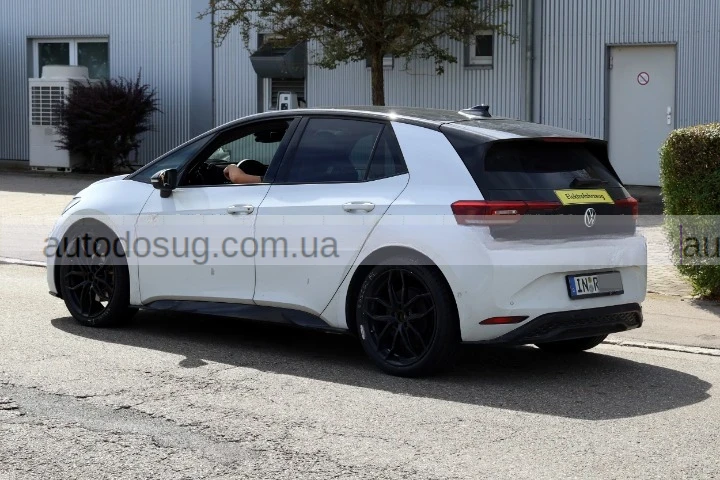 Audi приховує новий e-tron під знайомим Volkswagen