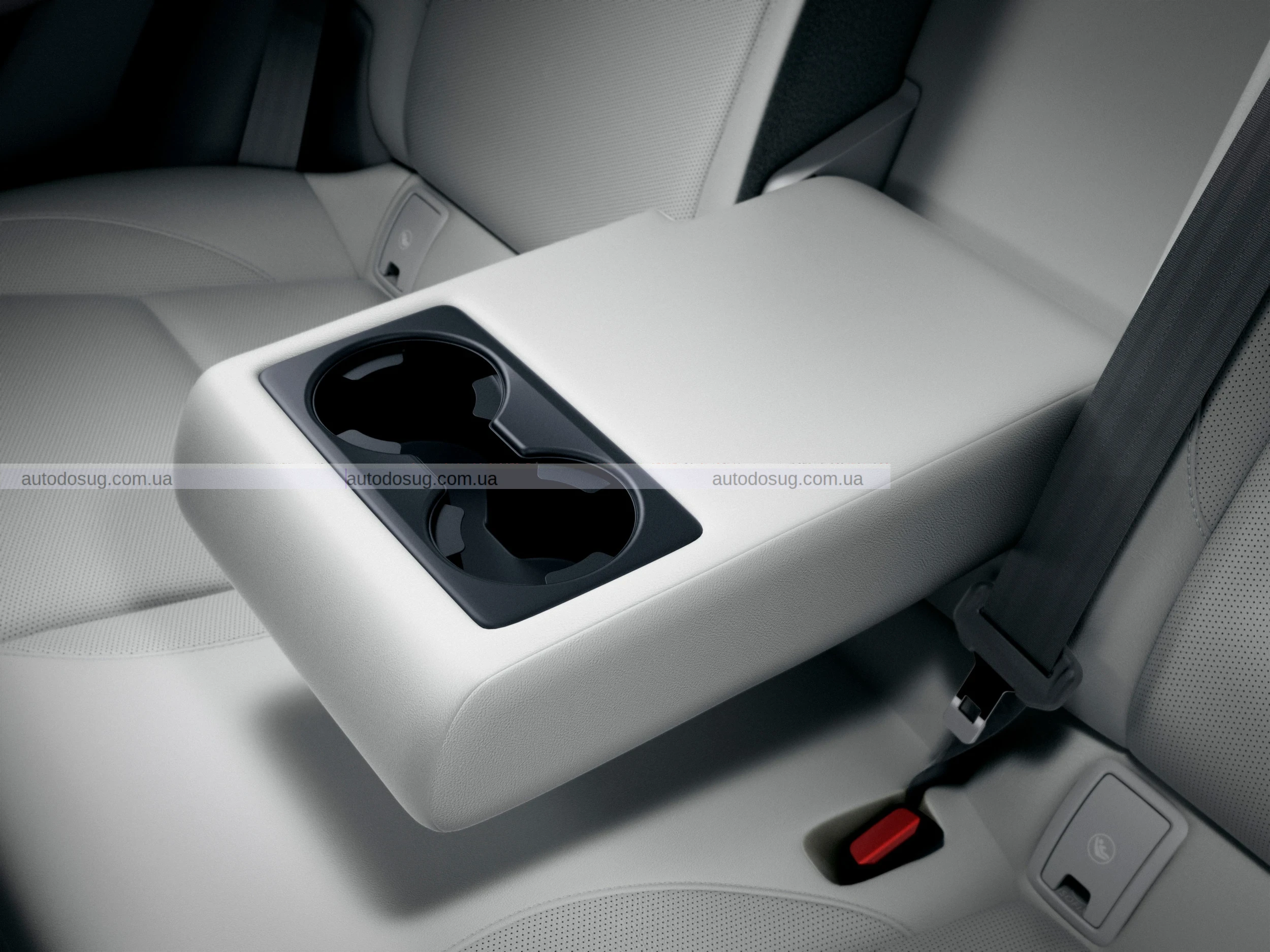 Базовий кросовер Mazda став дорожчим та отримав нові версії Aire