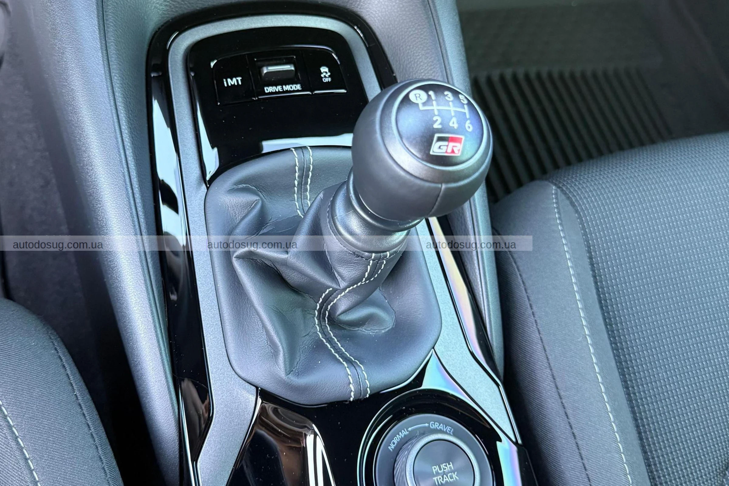 Чоловік купив нову Corolla GR, їздив на ній місяць і позбувся її з величезними збитками