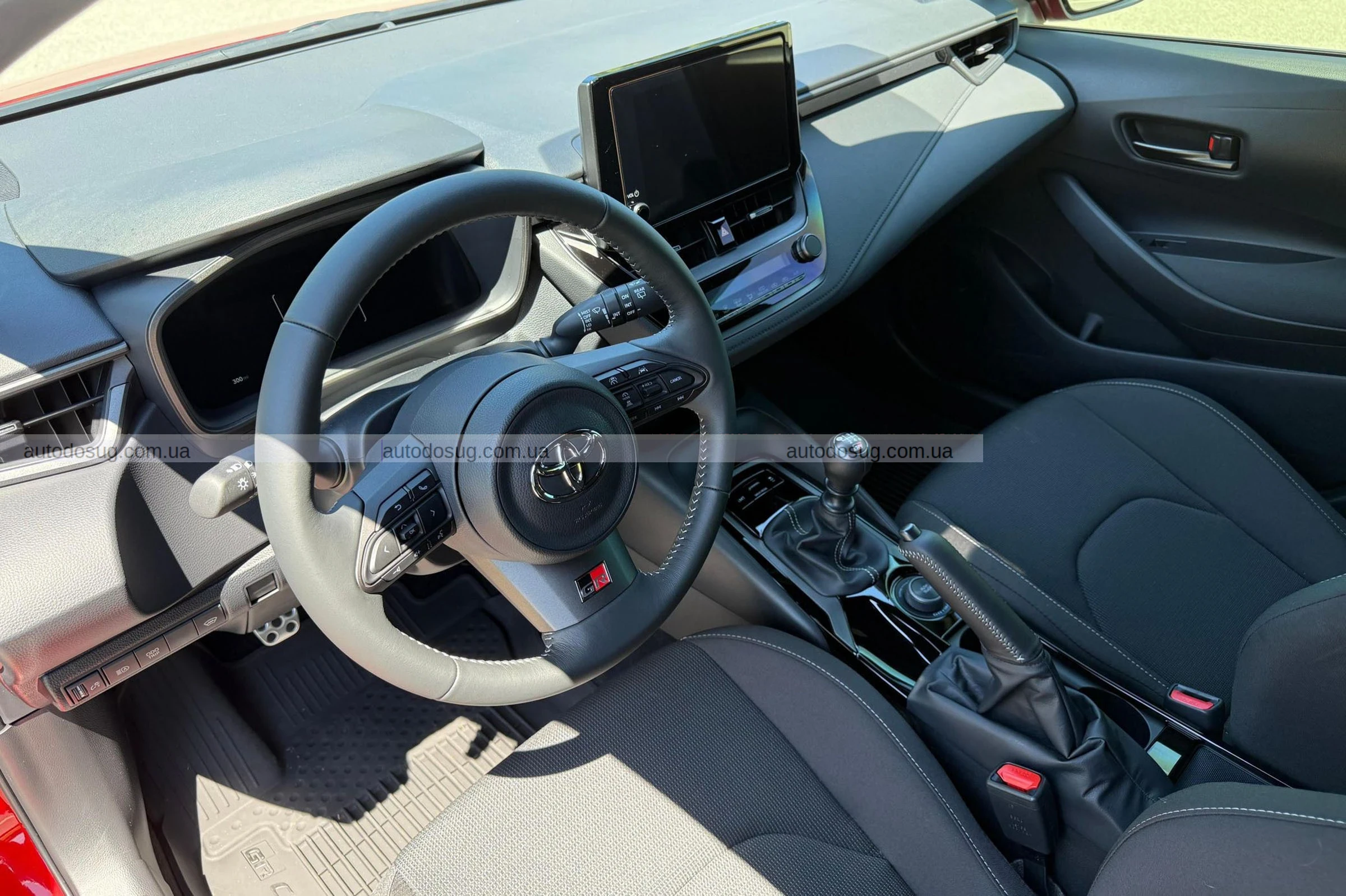 Чоловік купив нову Corolla GR, їздив на ній місяць і позбувся її з величезними збитками