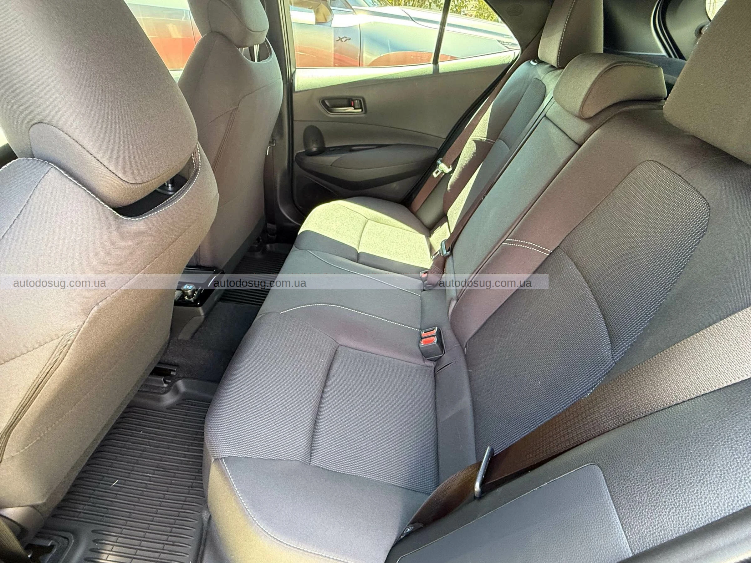 Чоловік купив нову Corolla GR, їздив на ній місяць і позбувся її з величезними збитками