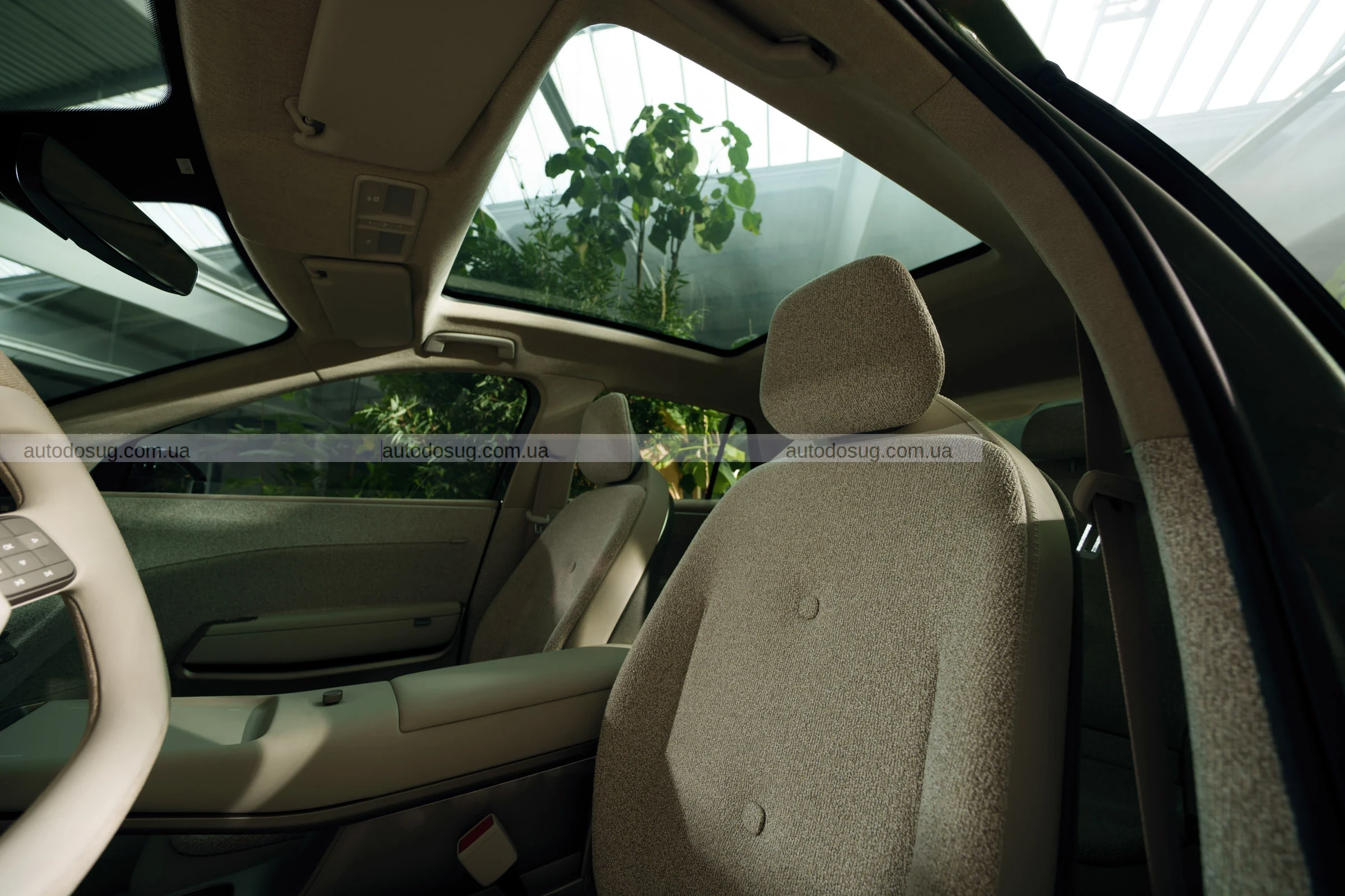 Концепт VW ID. Cross перетворює автомобіль на мобільну студію йоги