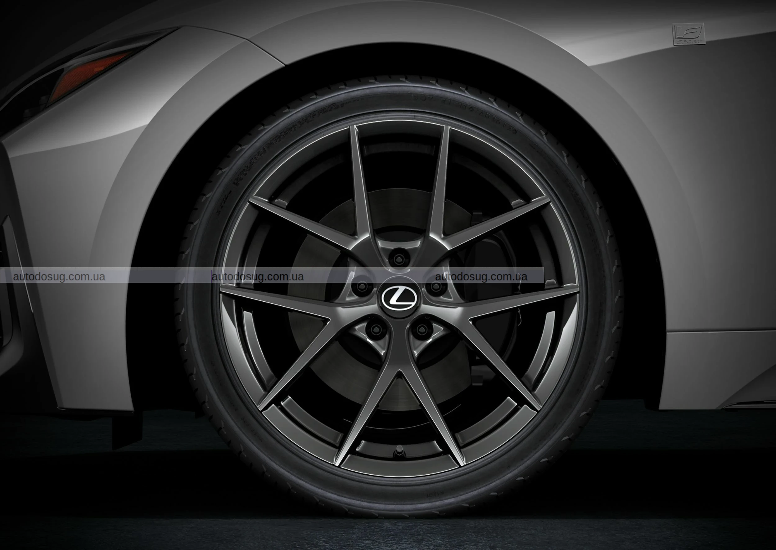 Lexus підтримує IS за допомогою чергового фейсліфтингу