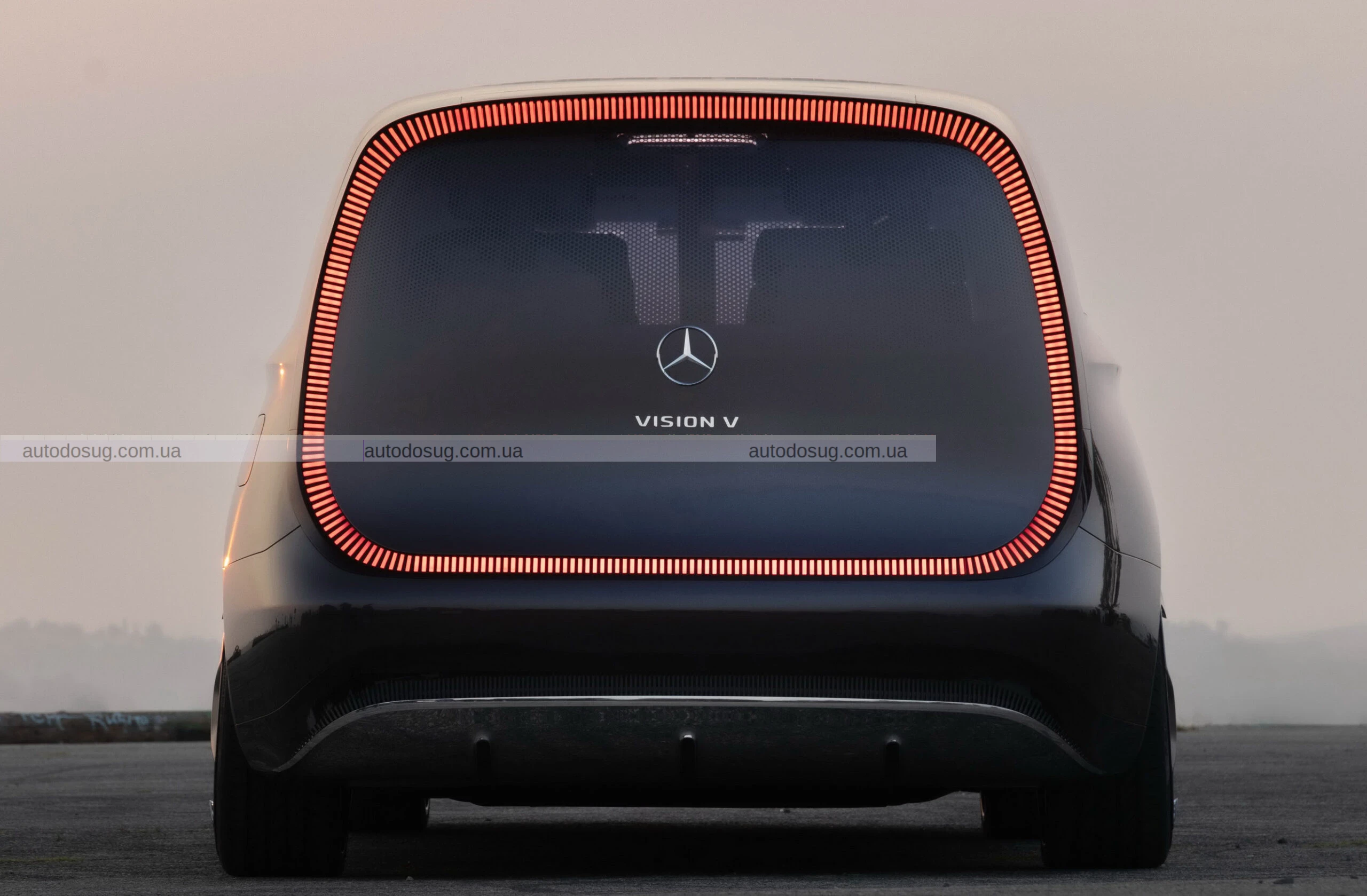 Mercedes представить розкішні електричні фургони VLE та VLS у 2026 році