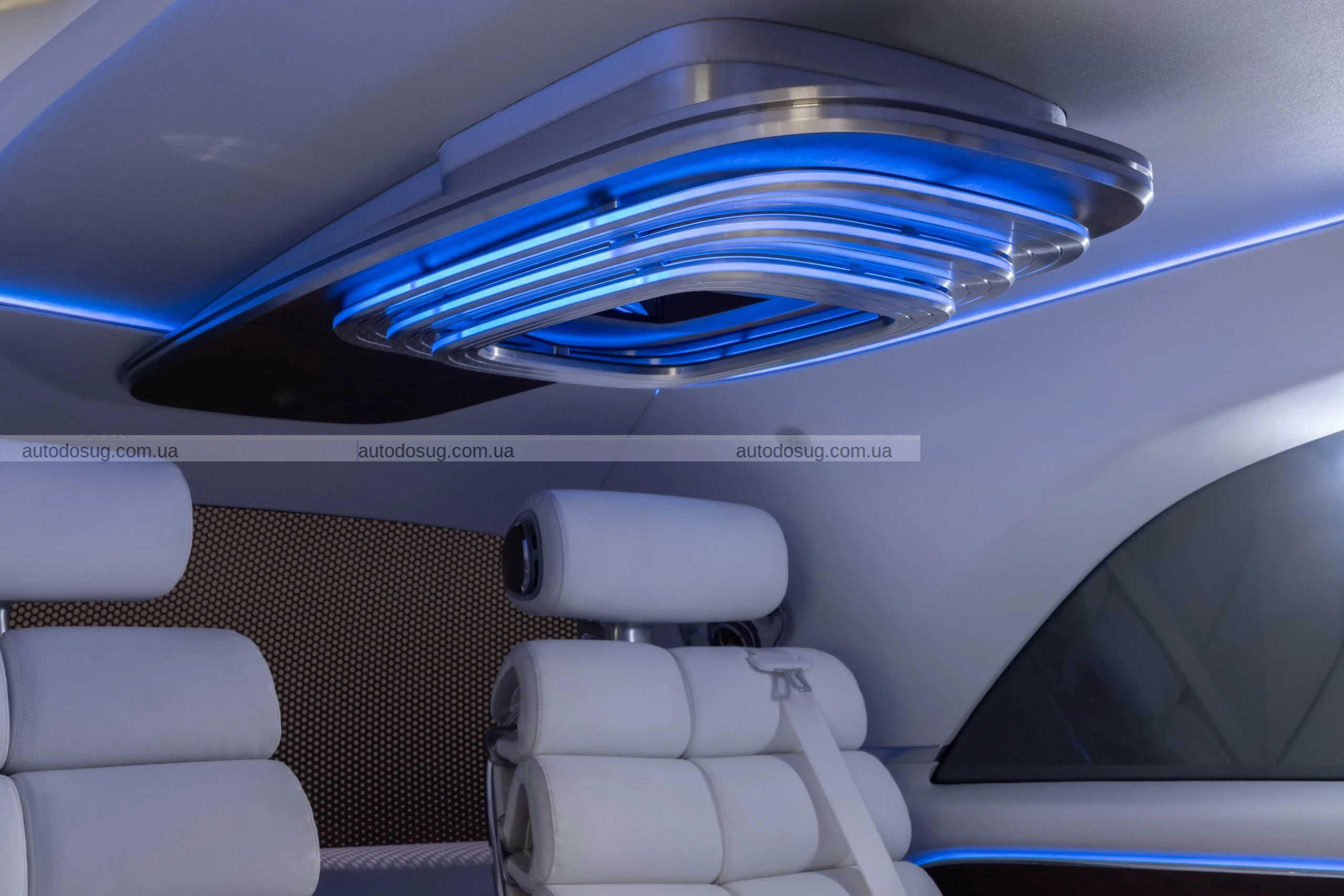 Mercedes представить розкішні електричні фургони VLE та VLS у 2026 році