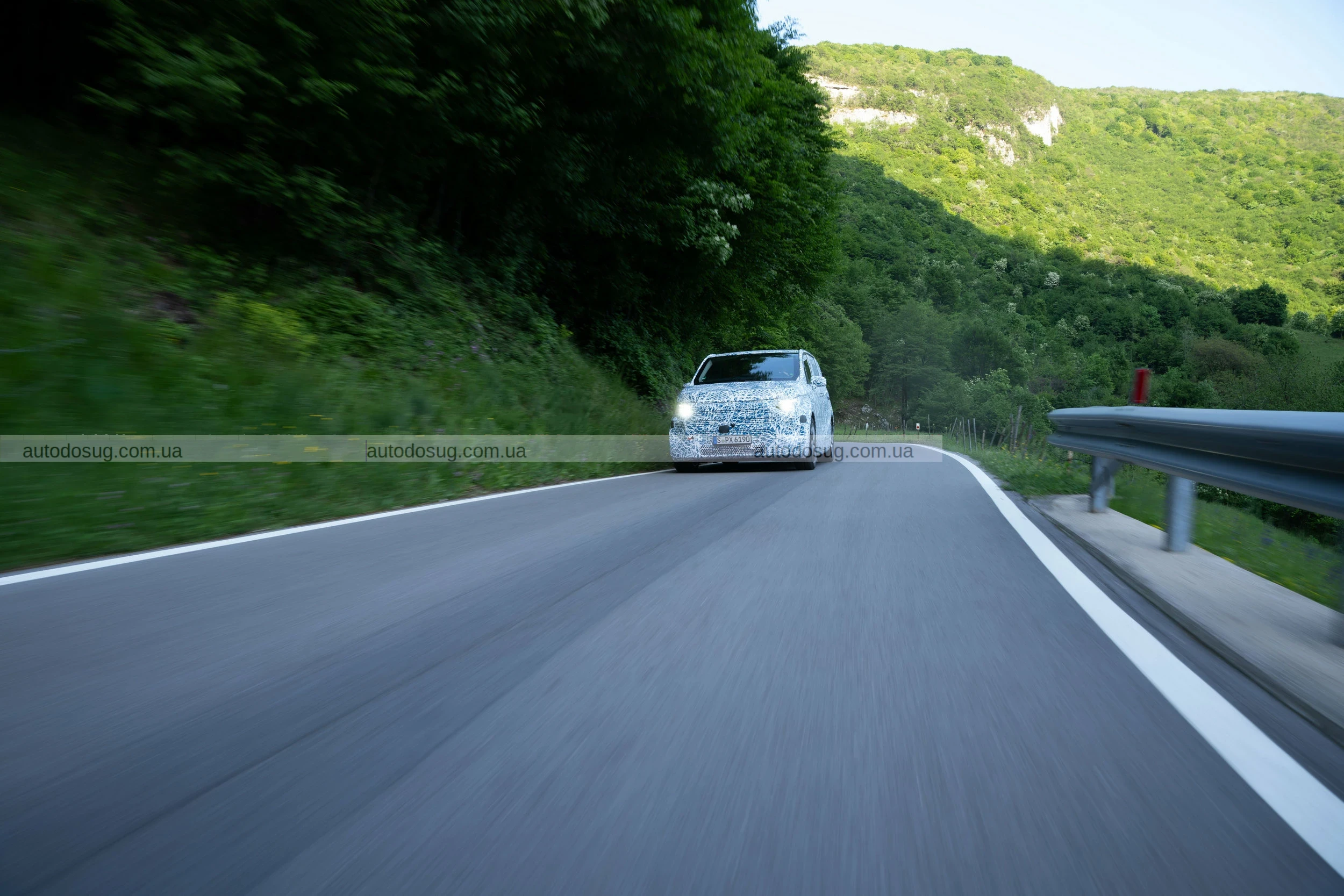 Mercedes представить розкішні електричні фургони VLE та VLS у 2026 році