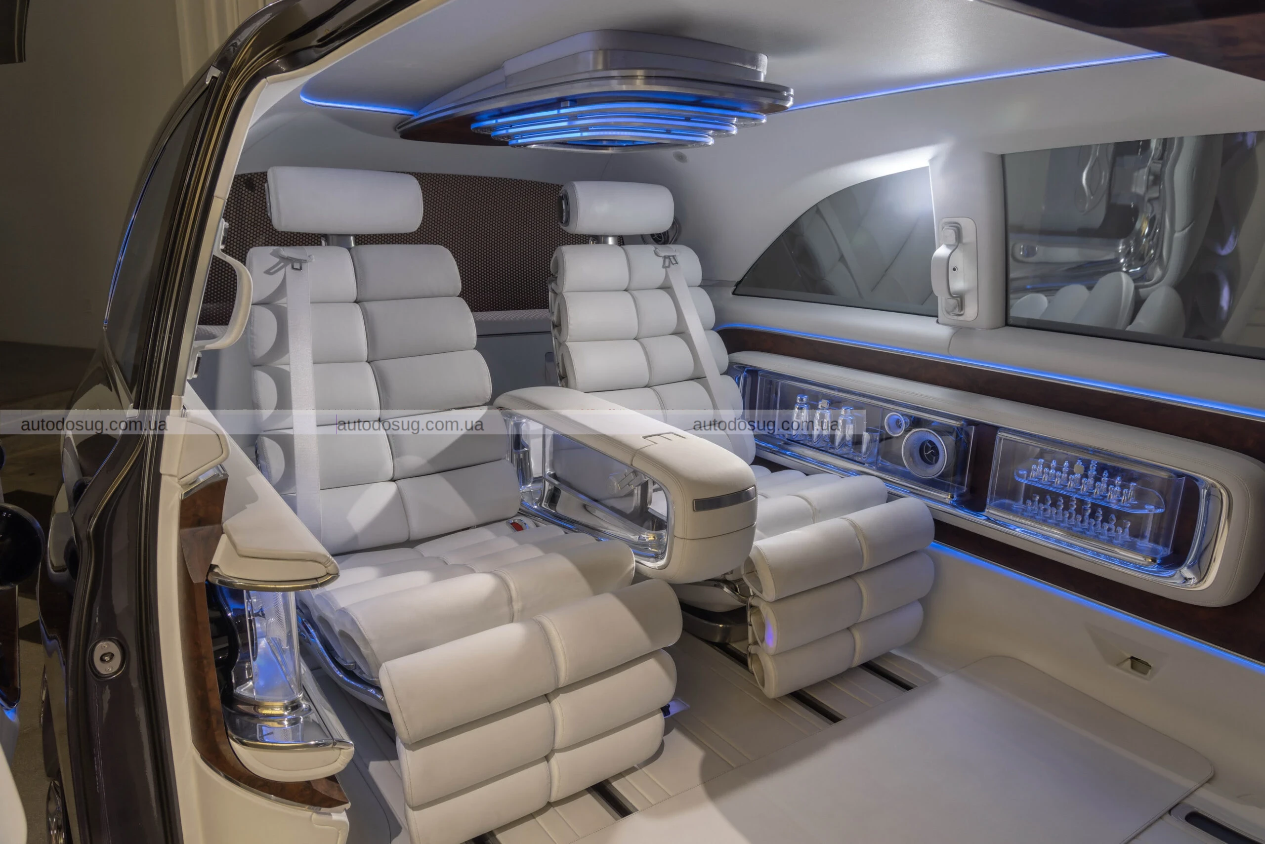 Mercedes представить розкішні електричні фургони VLE та VLS у 2026 році