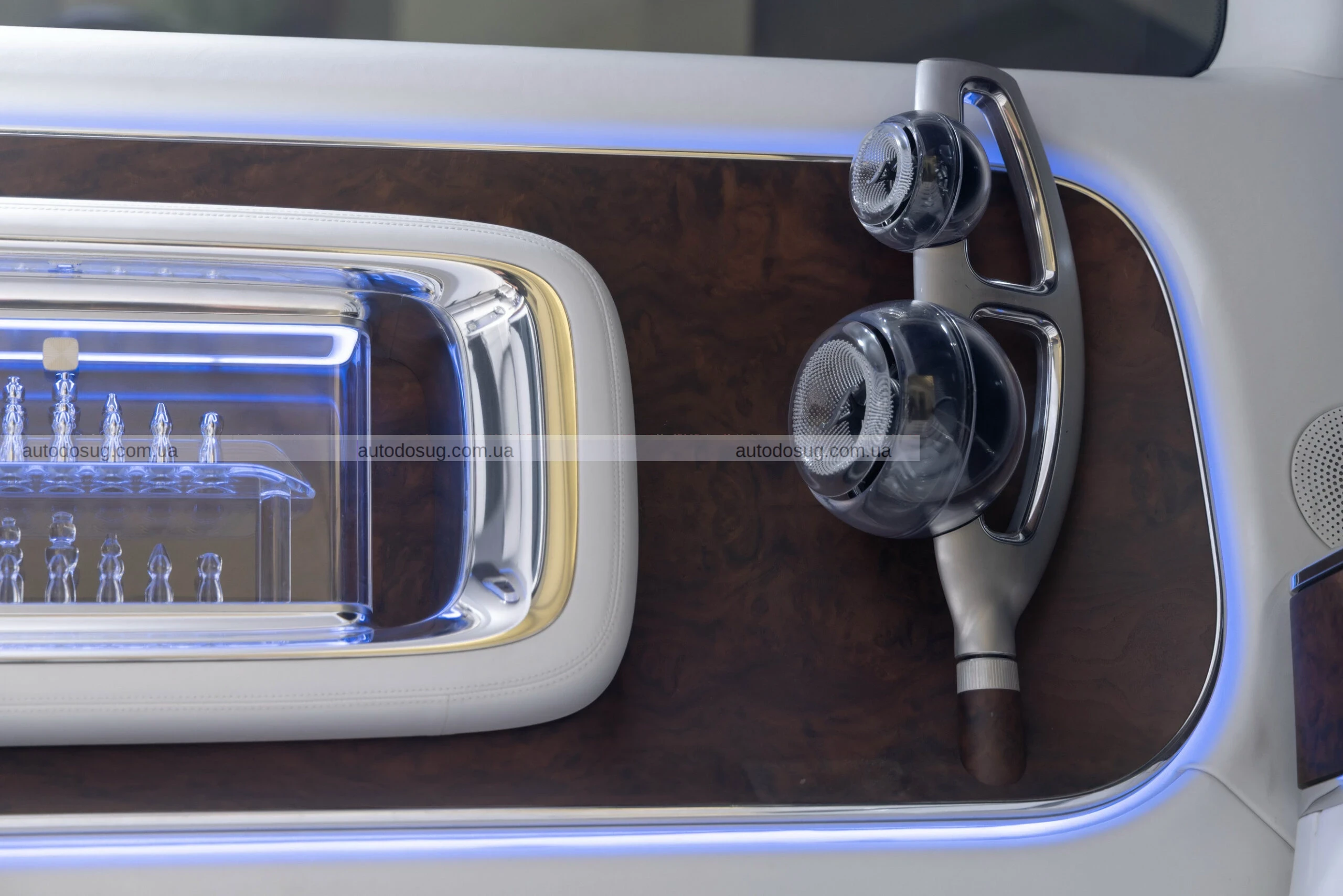 Mercedes представить розкішні електричні фургони VLE та VLS у 2026 році