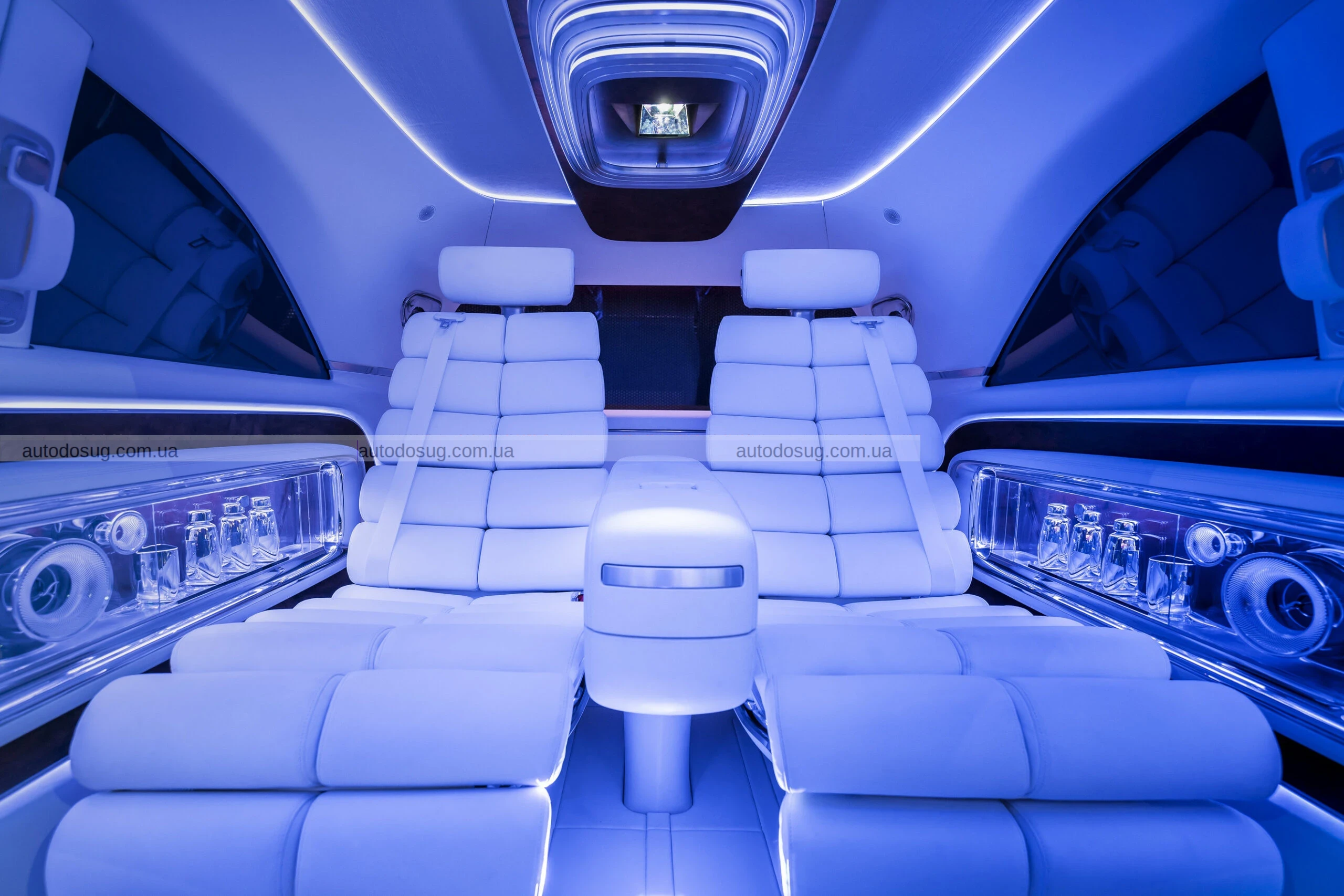 Mercedes представить розкішні електричні фургони VLE та VLS у 2026 році