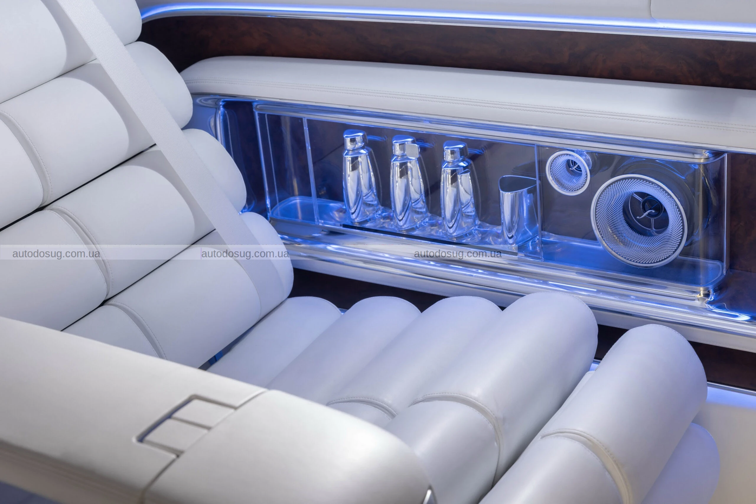 Mercedes представить розкішні електричні фургони VLE та VLS у 2026 році