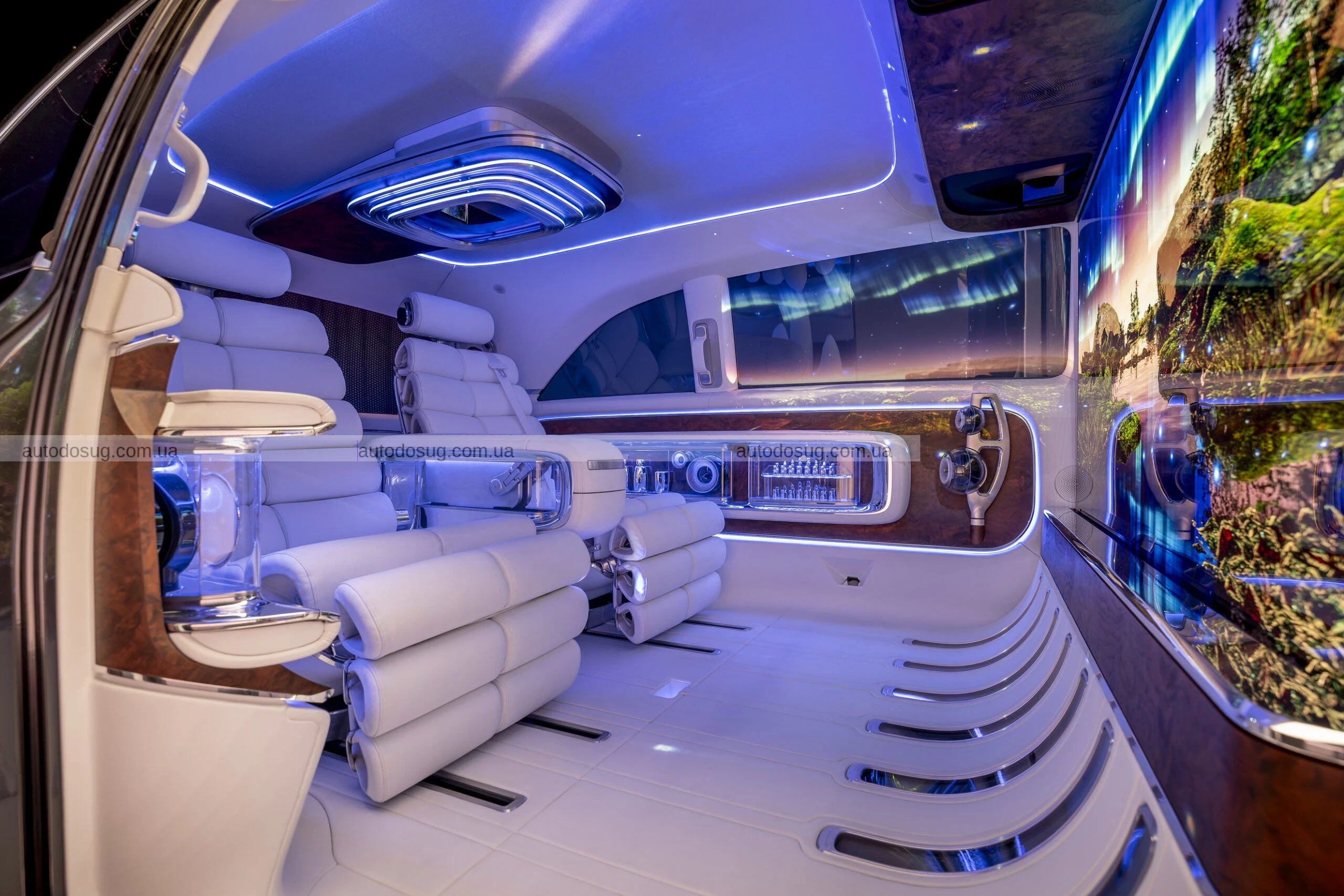 Mercedes представить розкішні електричні фургони VLE та VLS у 2026 році