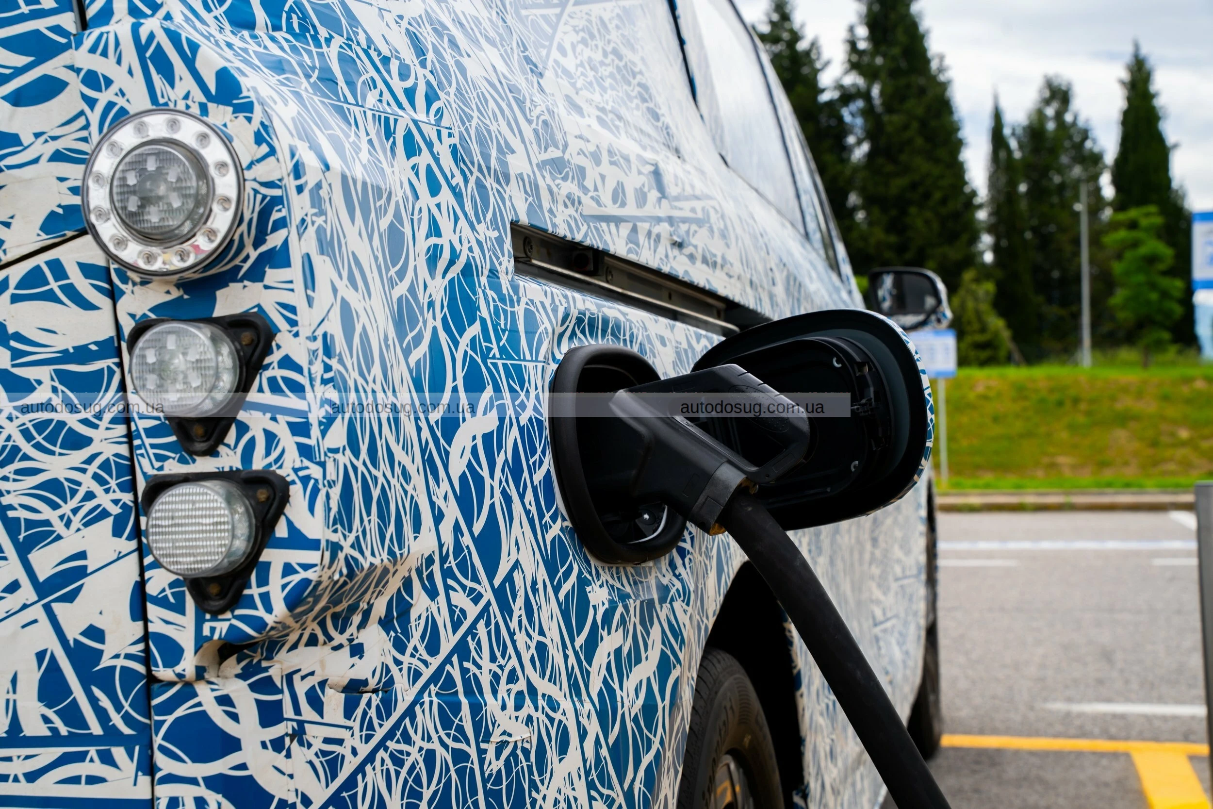 Mercedes представить розкішні електричні фургони VLE та VLS у 2026 році