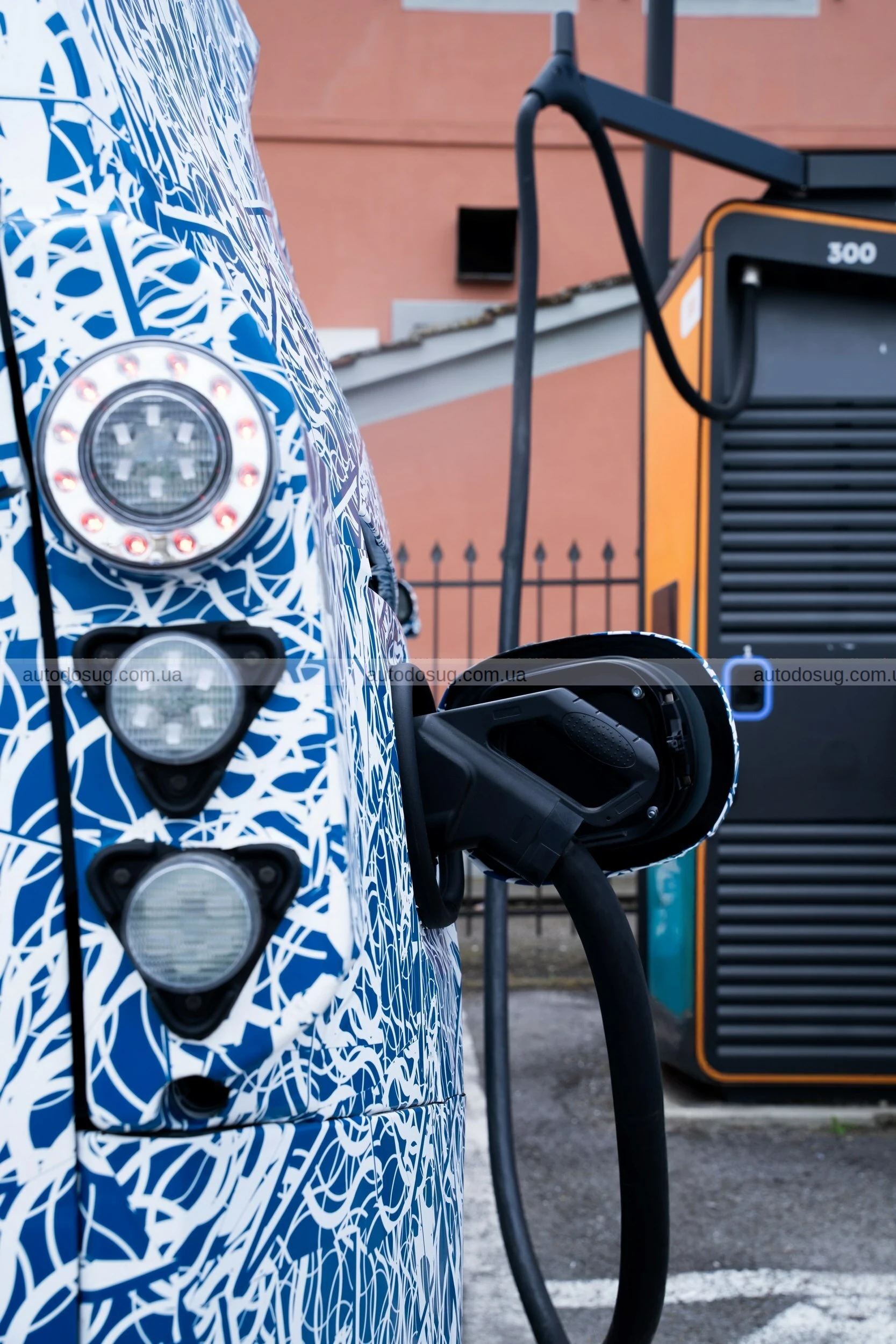 Mercedes представить розкішні електричні фургони VLE та VLS у 2026 році