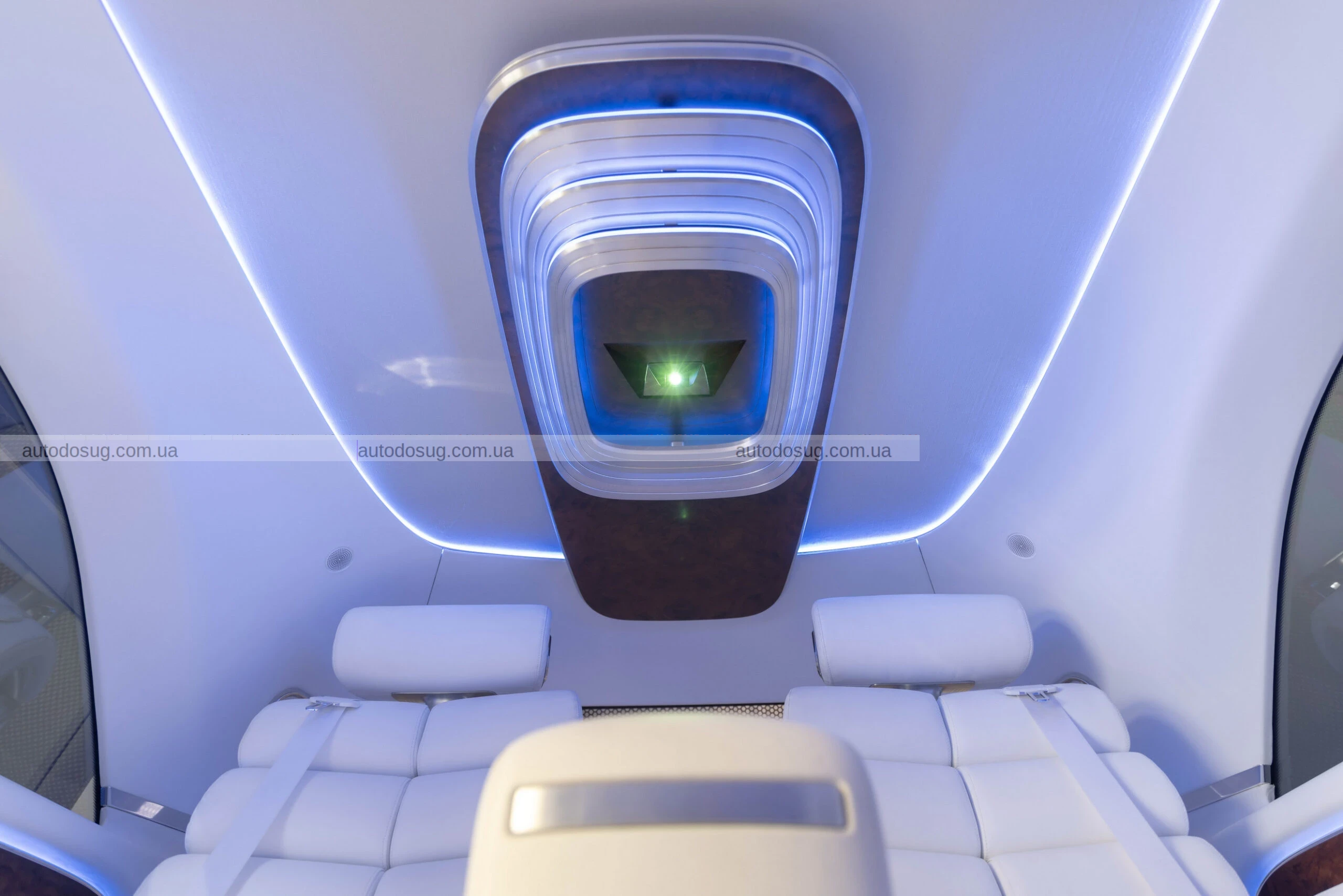 Mercedes представить розкішні електричні фургони VLE та VLS у 2026 році