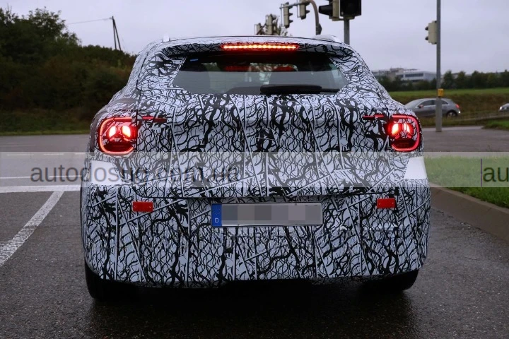 Найменший позашляховик Mercedes має нову підсвітку і зміни для GLA