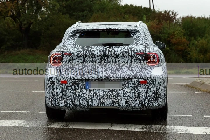 Найменший позашляховик Mercedes має нову підсвітку і зміни для GLA