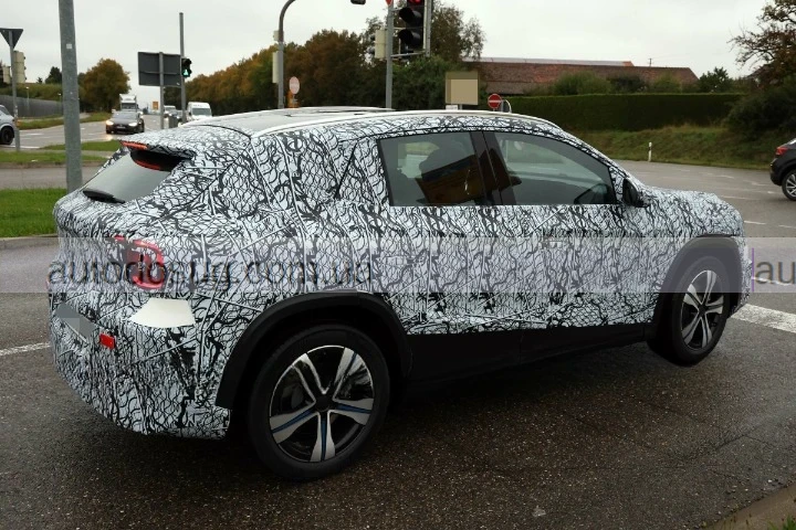 Найменший позашляховик Mercedes має нову підсвітку і зміни для GLA