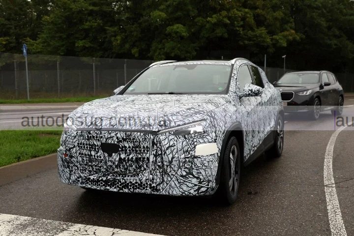 Найменший позашляховик Mercedes має нову підсвітку і зміни для GLA