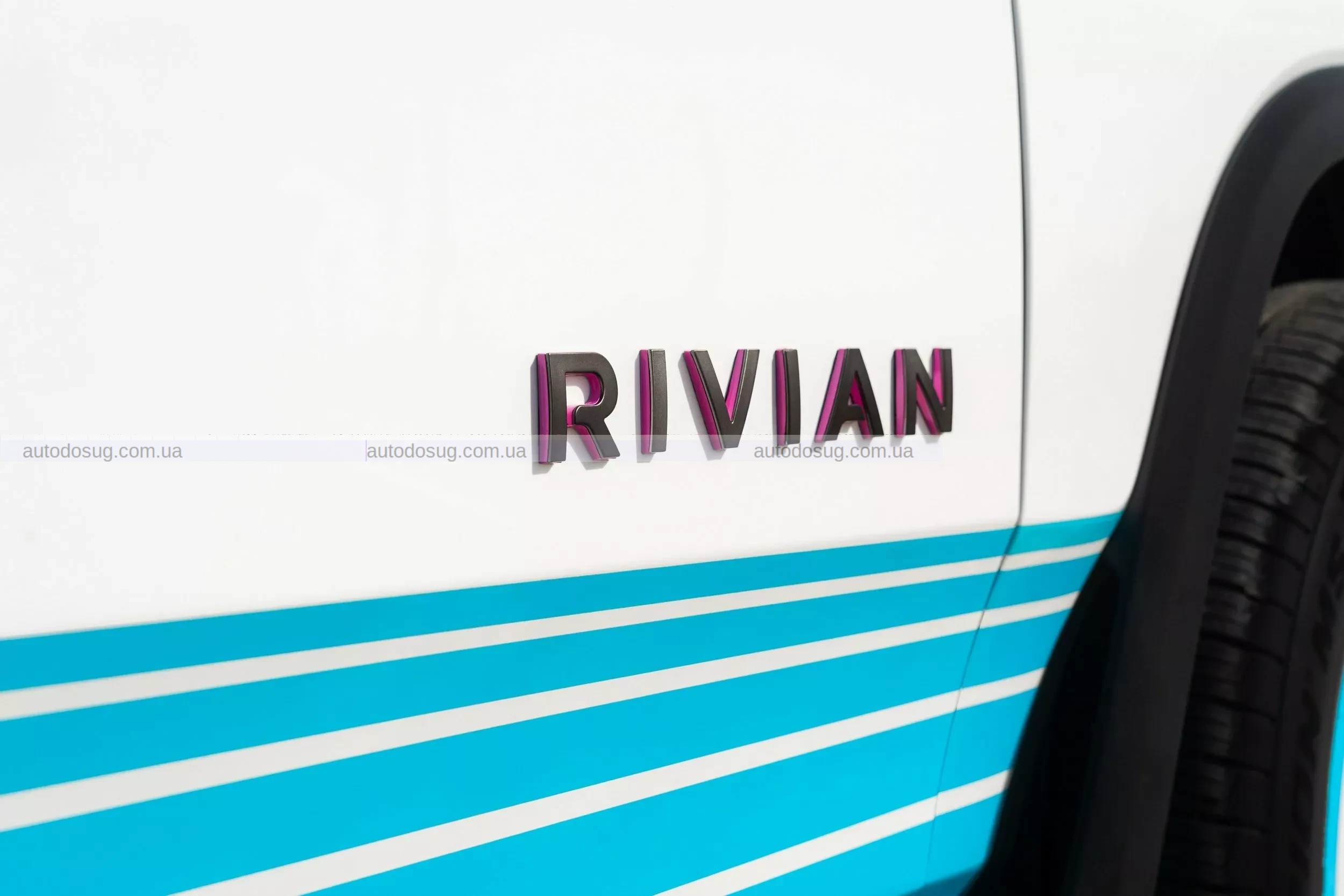 Найновіший R1S від Rivian лоскоче ностальгію за 80-ми