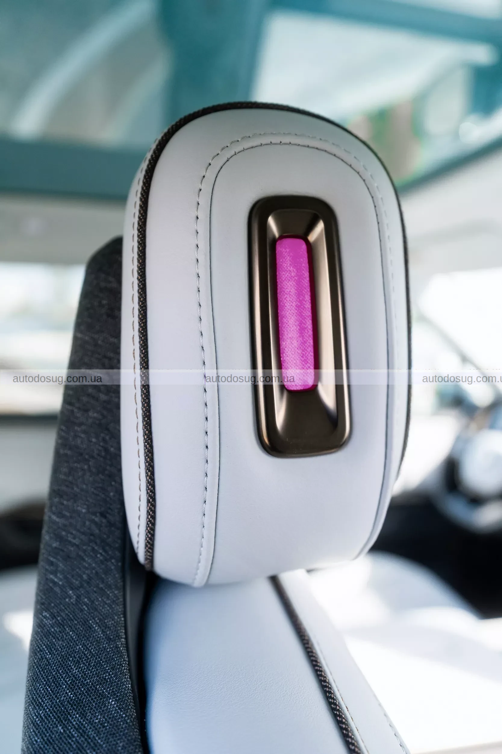 Найновіший R1S від Rivian лоскоче ностальгію за 80-ми